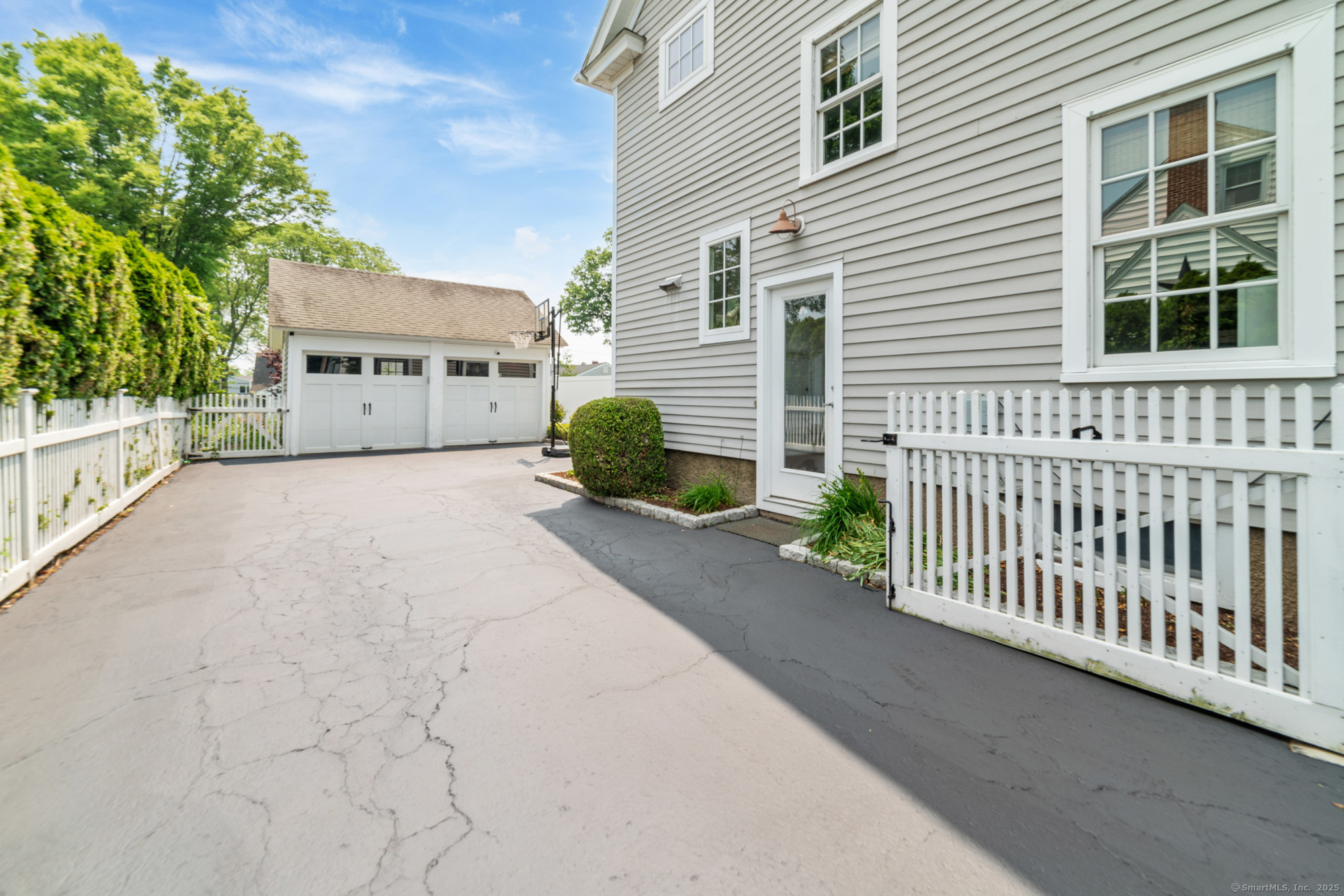 407 Meadowbrook Road