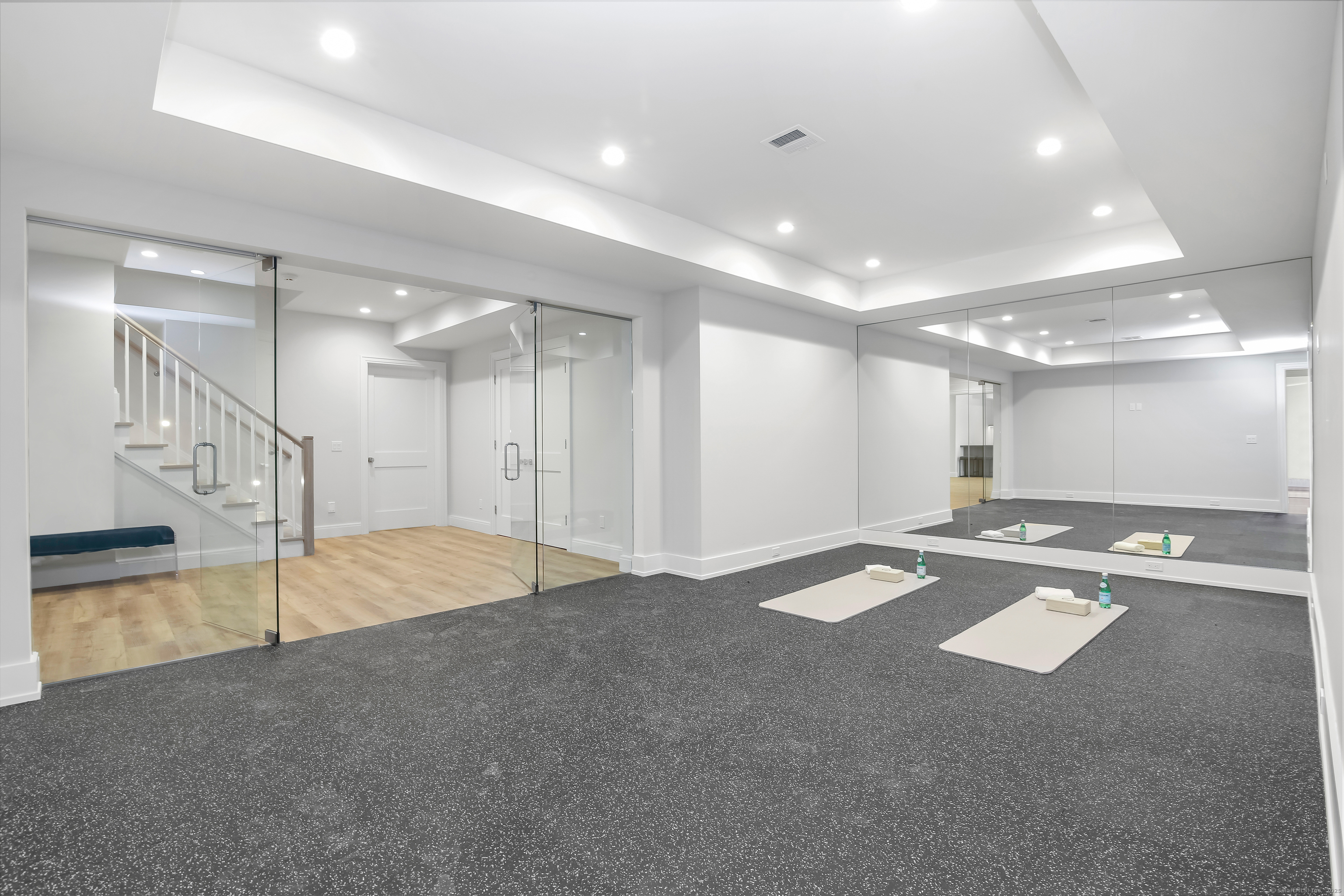 7 Roshab Lane