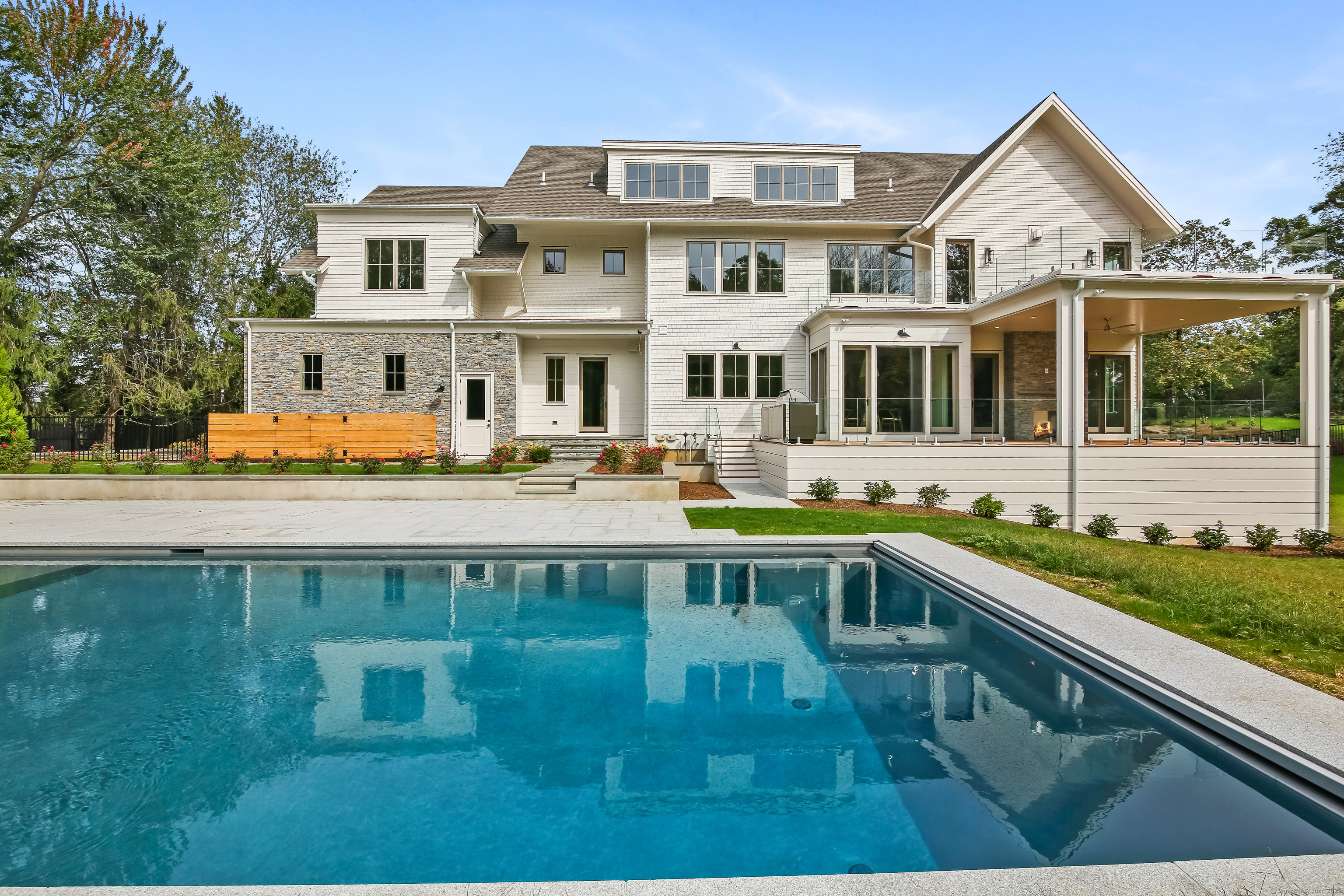 7 Roshab Lane