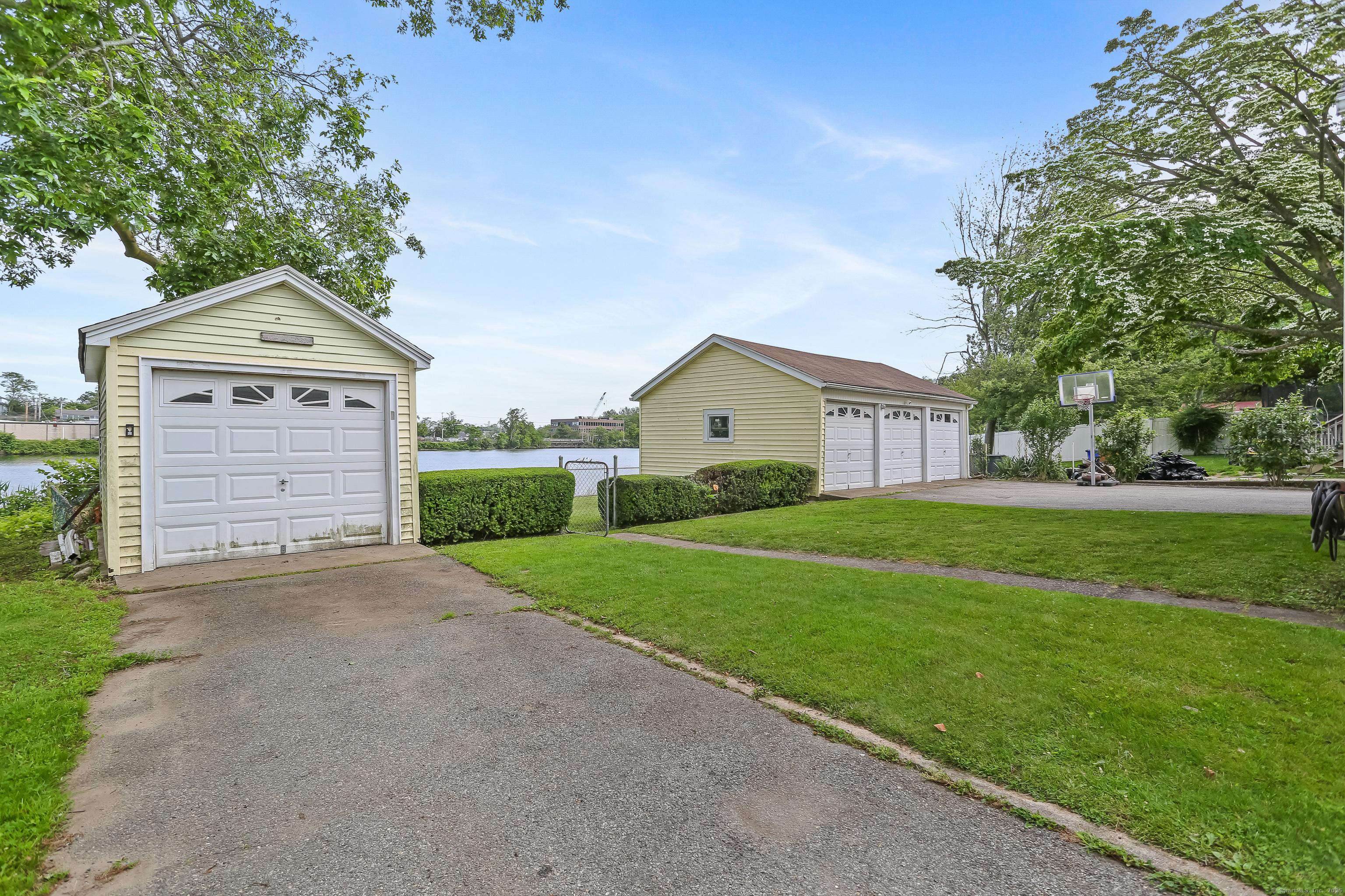 96 Kenwood Avenue
