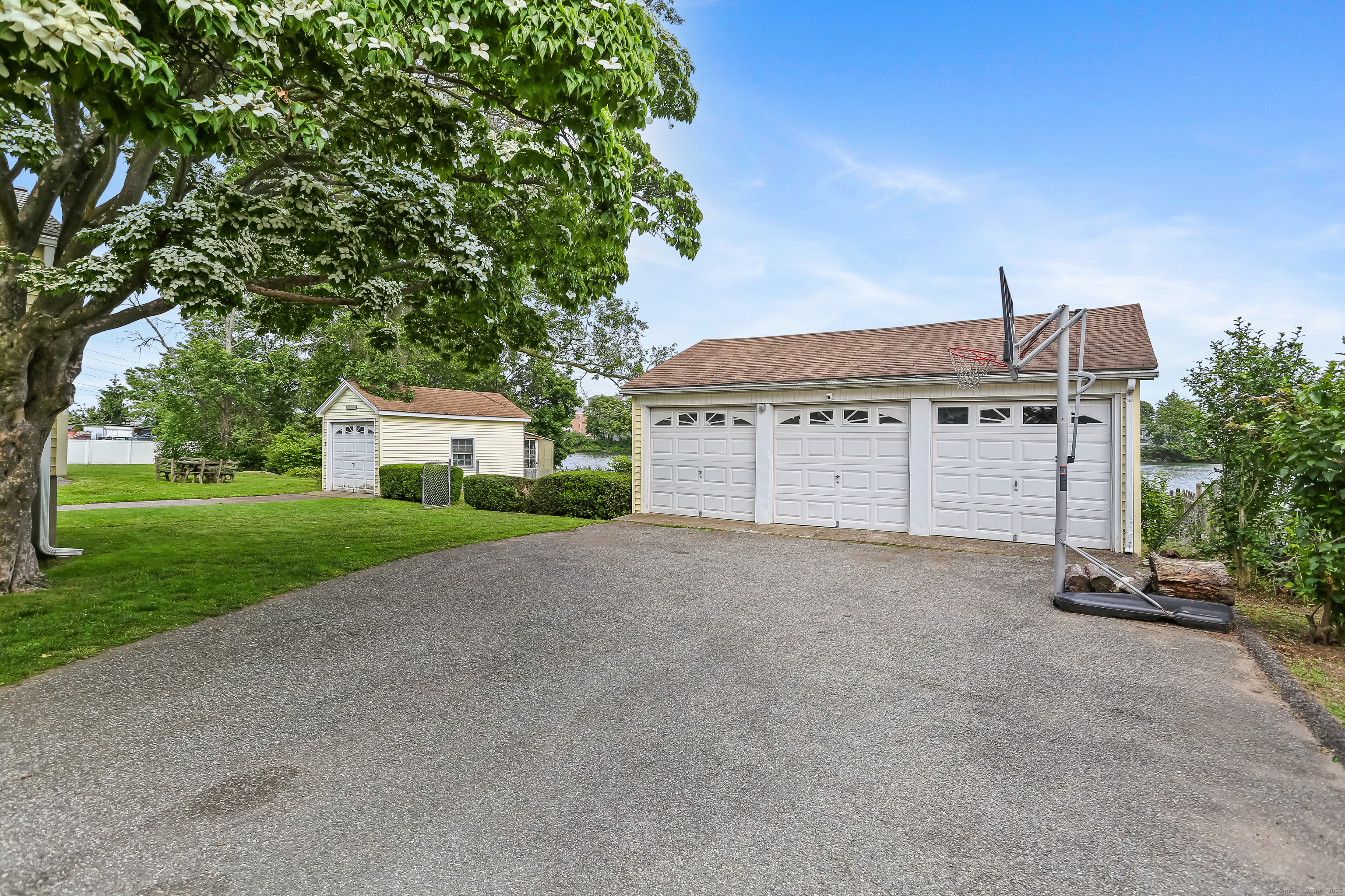 96 Kenwood Avenue