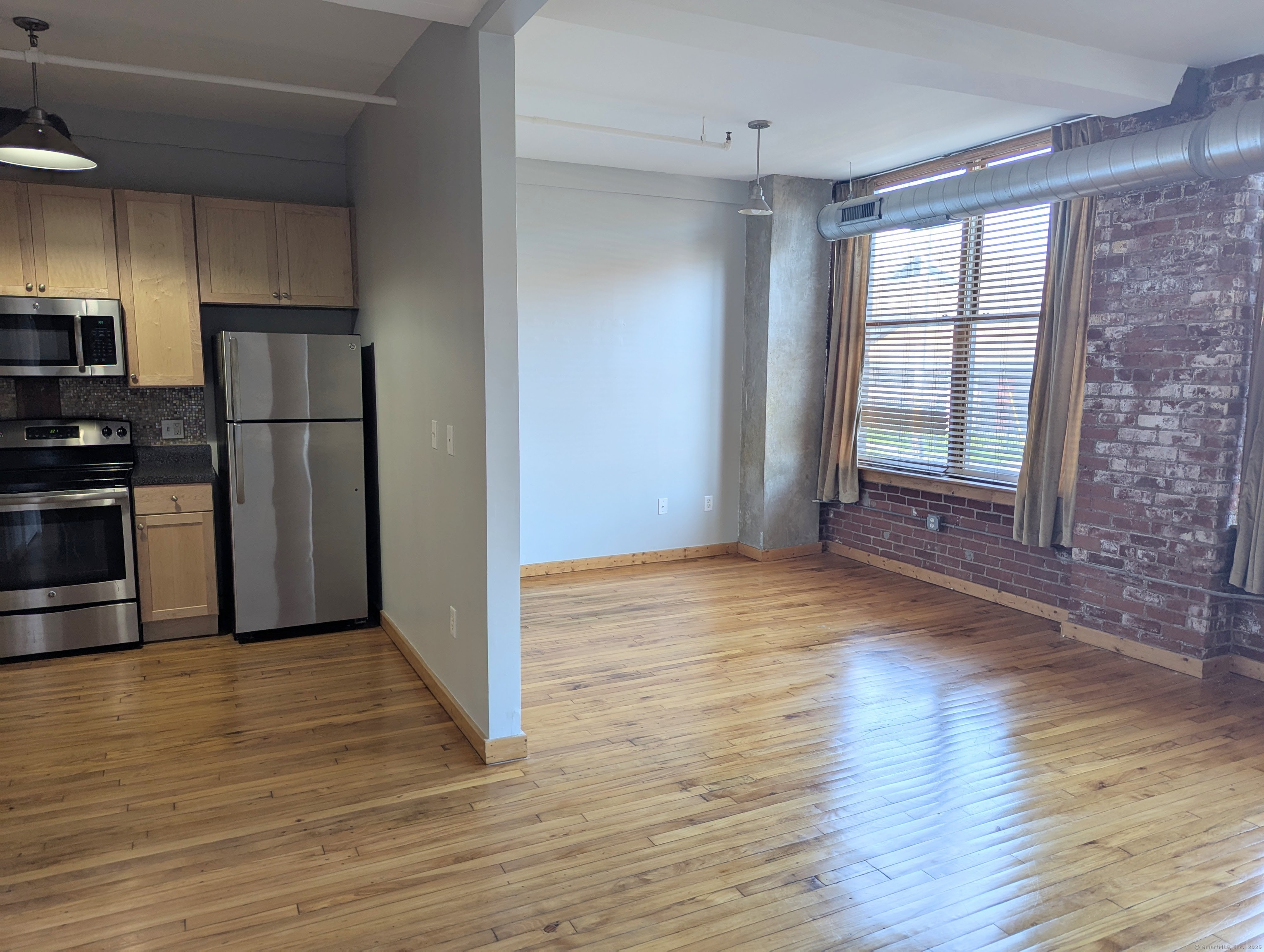 325 Lafayette Street 8106