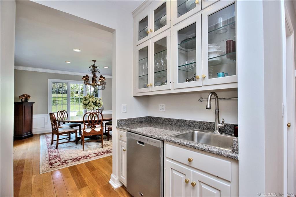 30 Soundview Farm Road