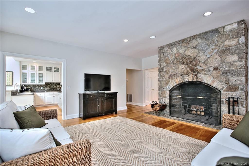 30 Soundview Farm Road