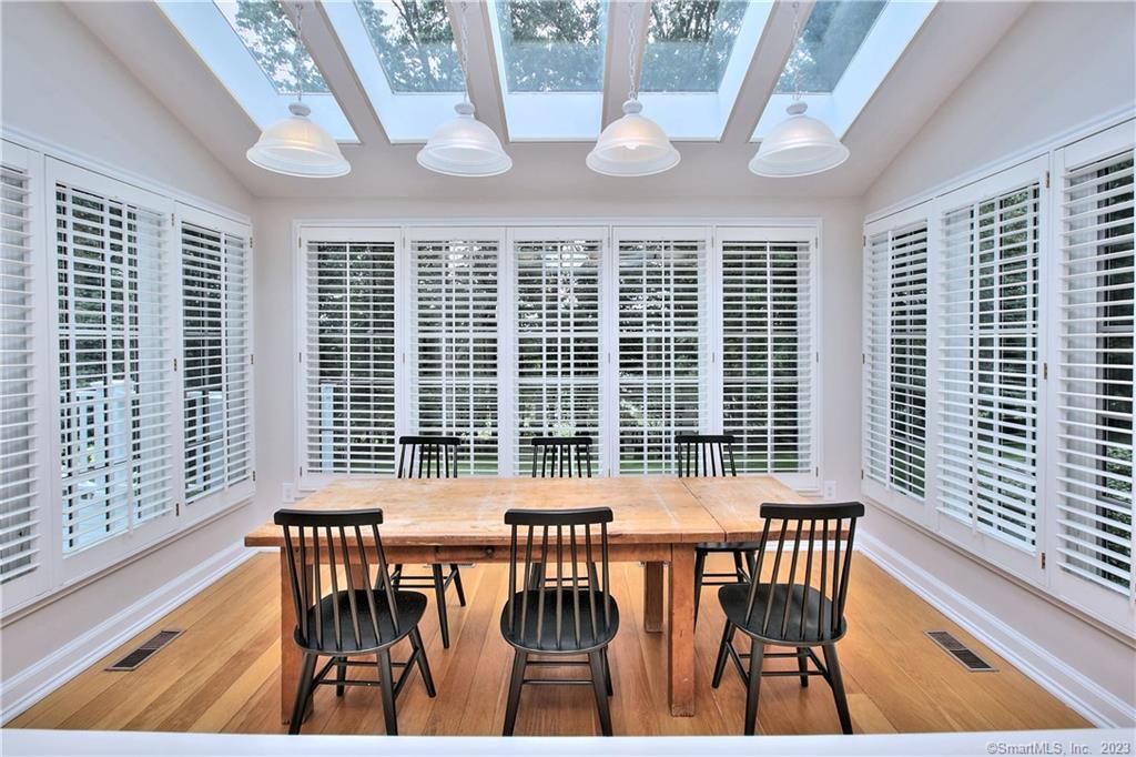 30 Soundview Farm Road