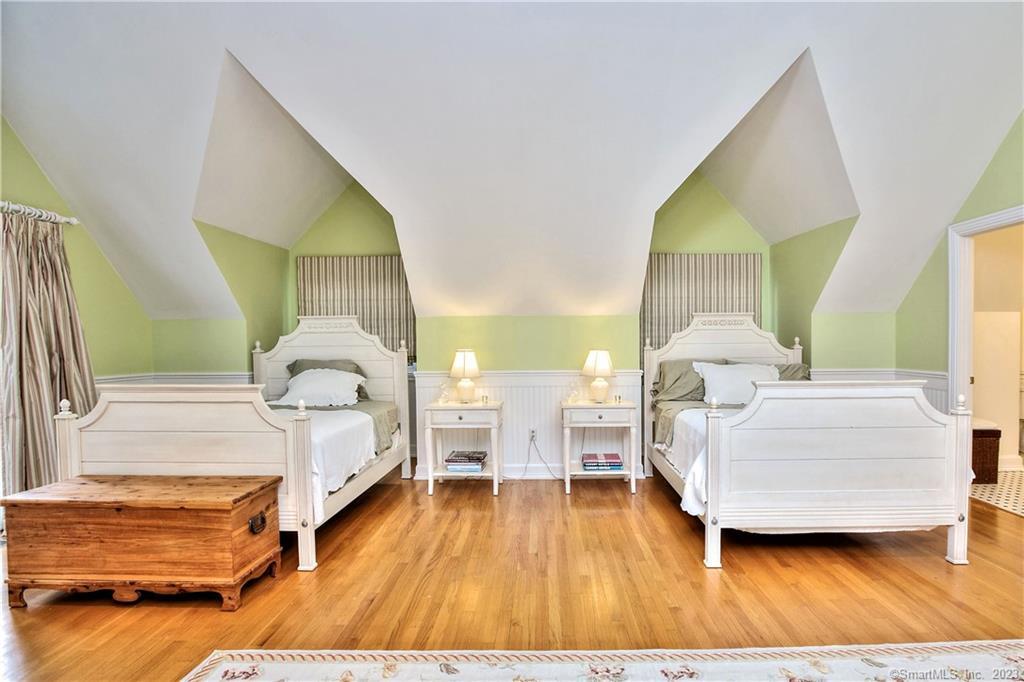 30 Soundview Farm Road