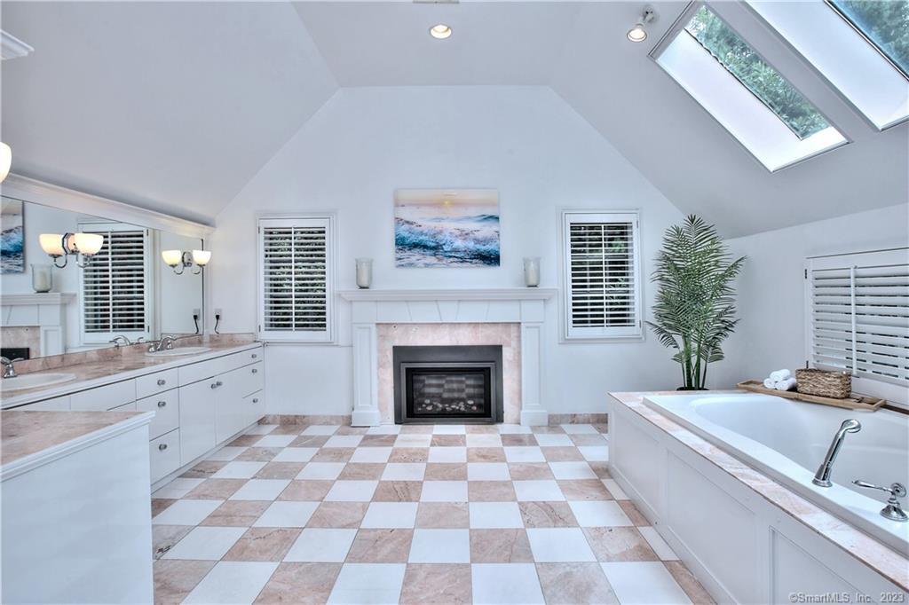 30 Soundview Farm Road