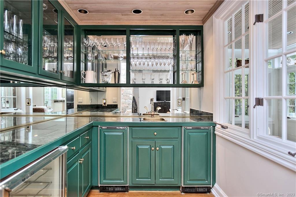 30 Soundview Farm Road