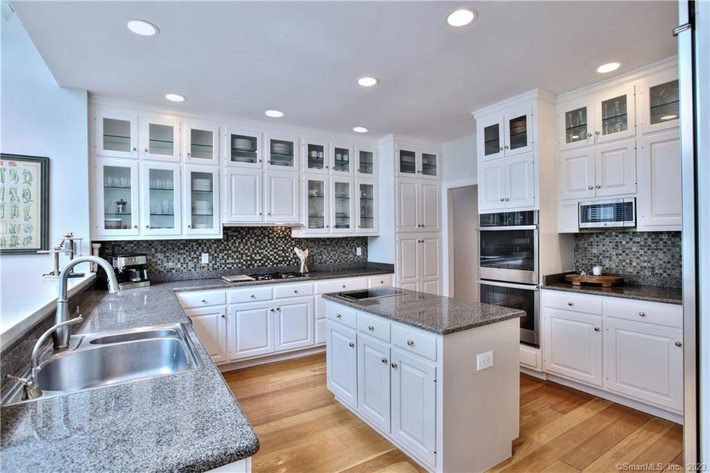 30 Soundview Farm Road