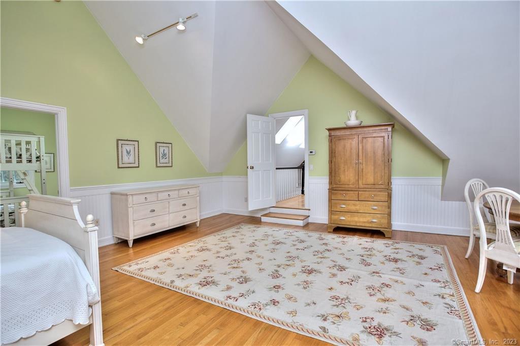 30 Soundview Farm Road
