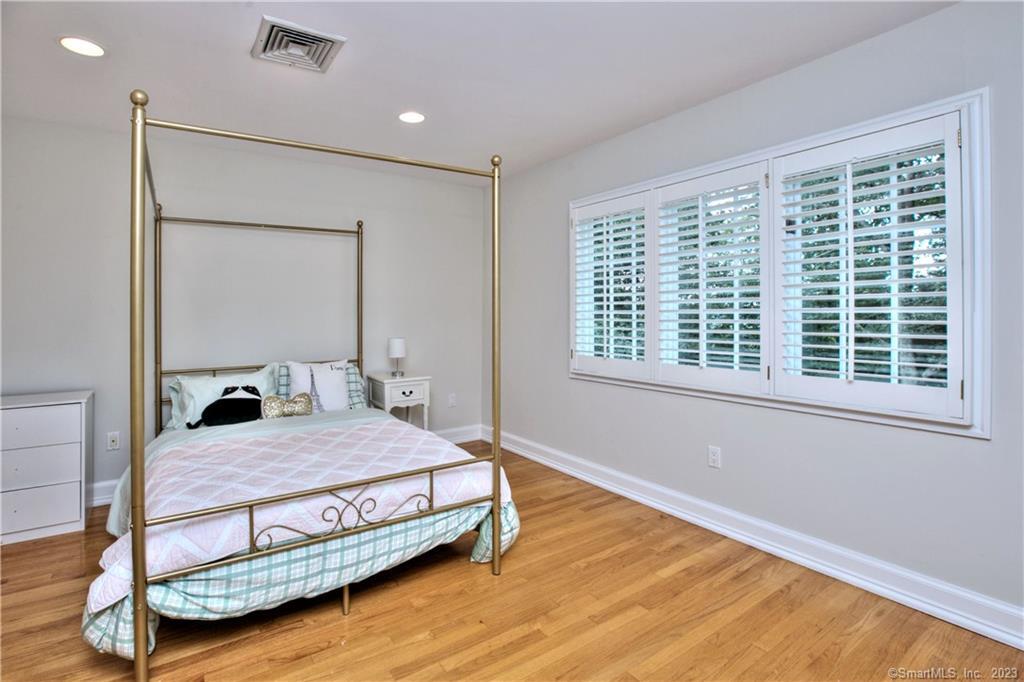 30 Soundview Farm Road