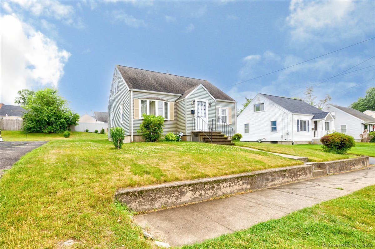 535 Jewett Avenue