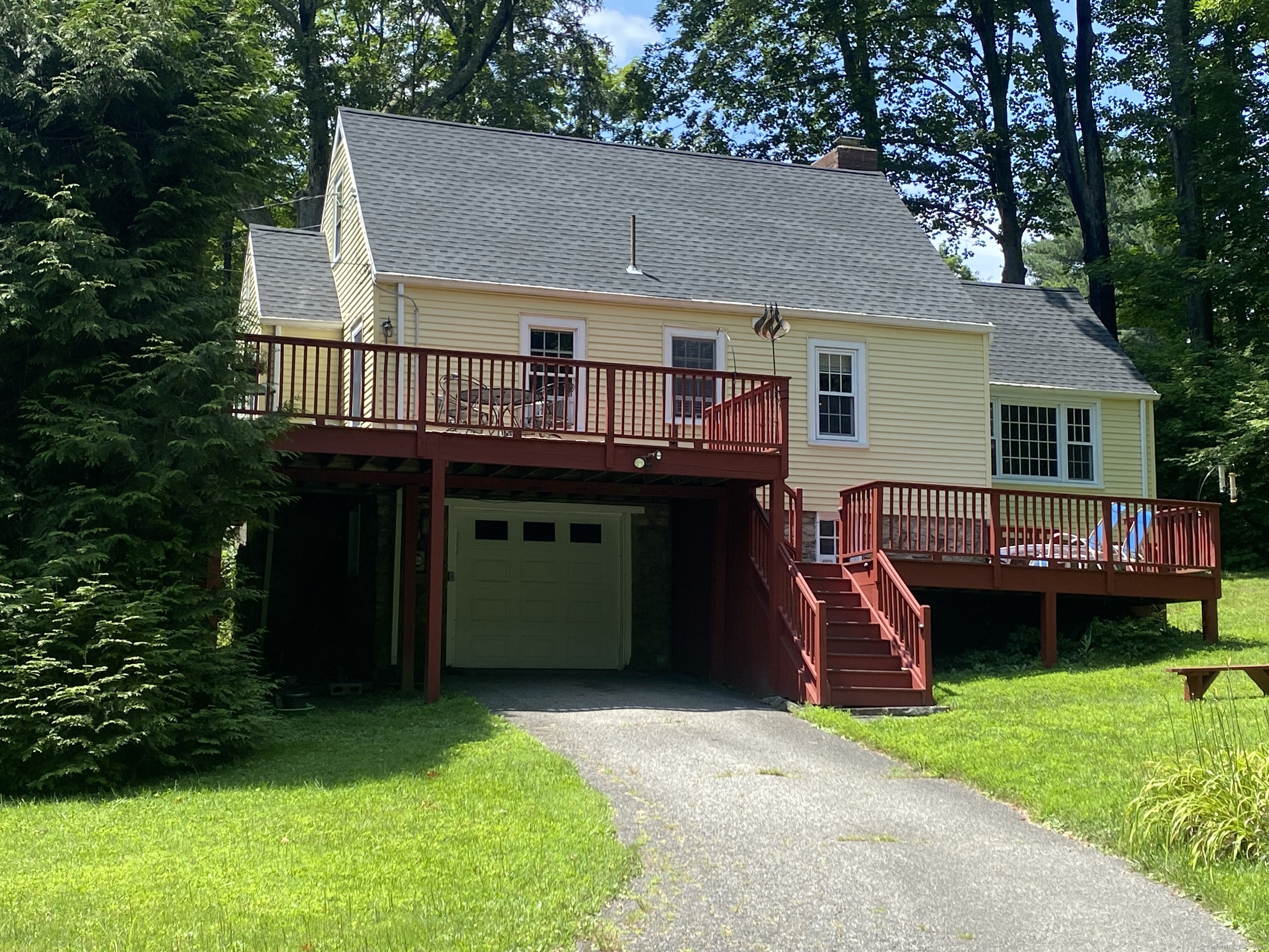 29 Grumman Avenue