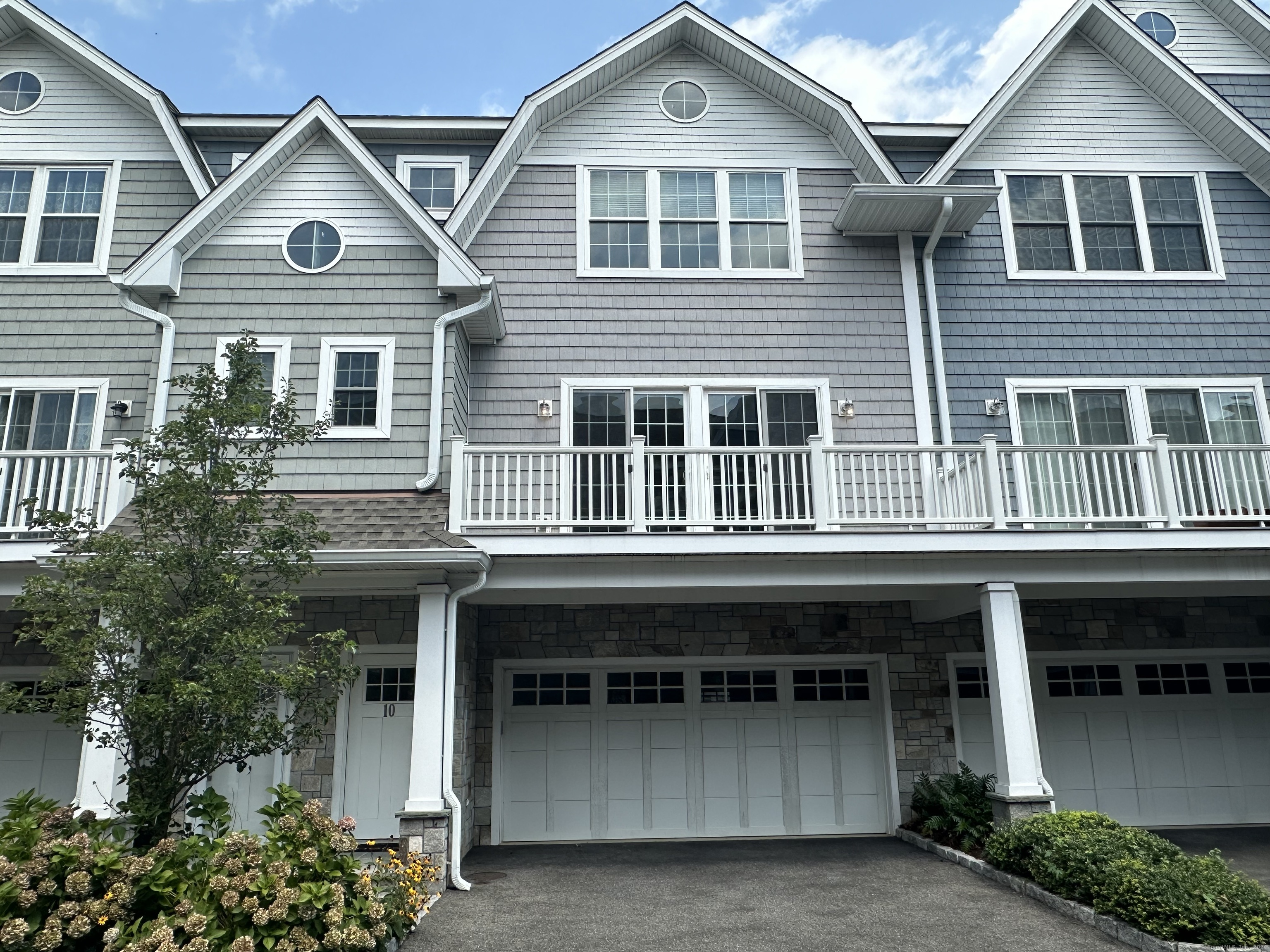 2160 Kings Highway 10