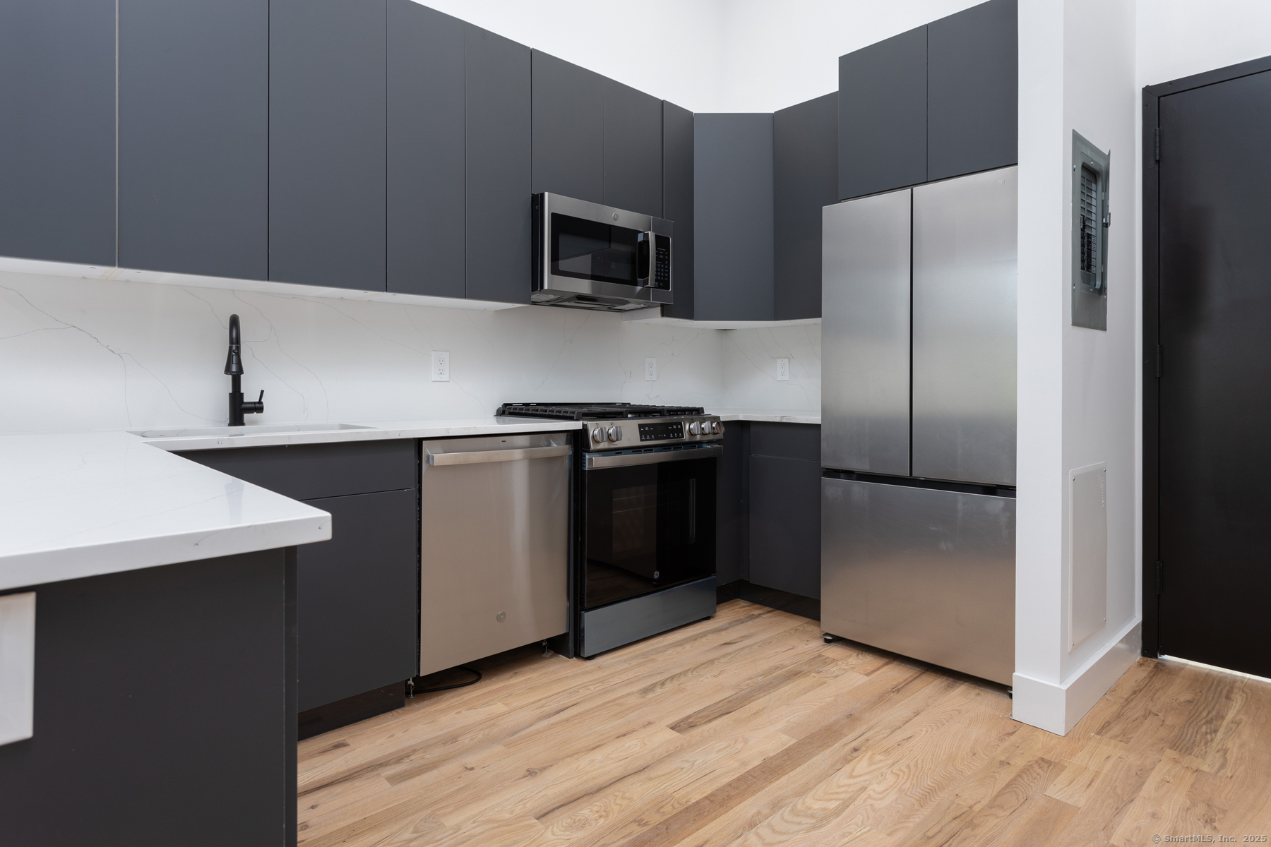 10 Commerce Street 3R