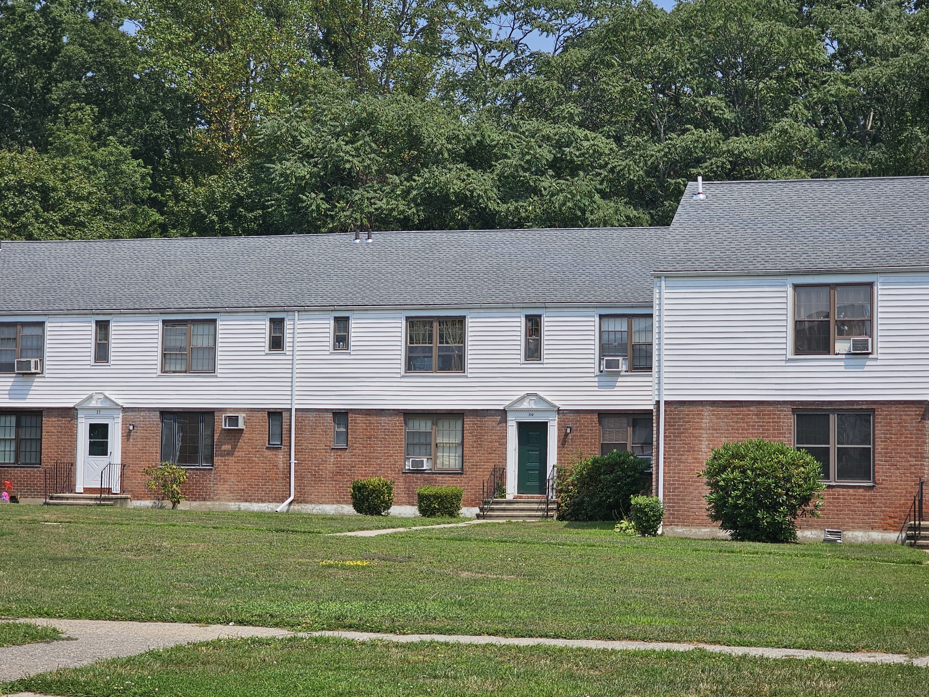 39 Nob Hill Circle B