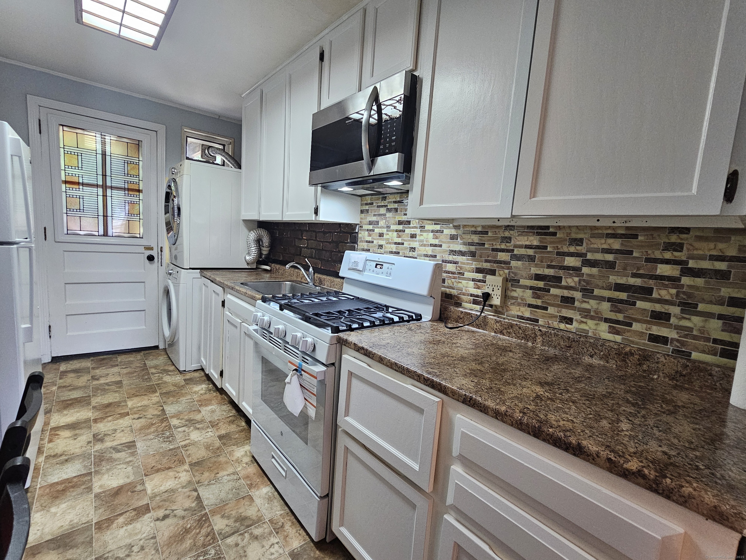 39 Nob Hill Circle B