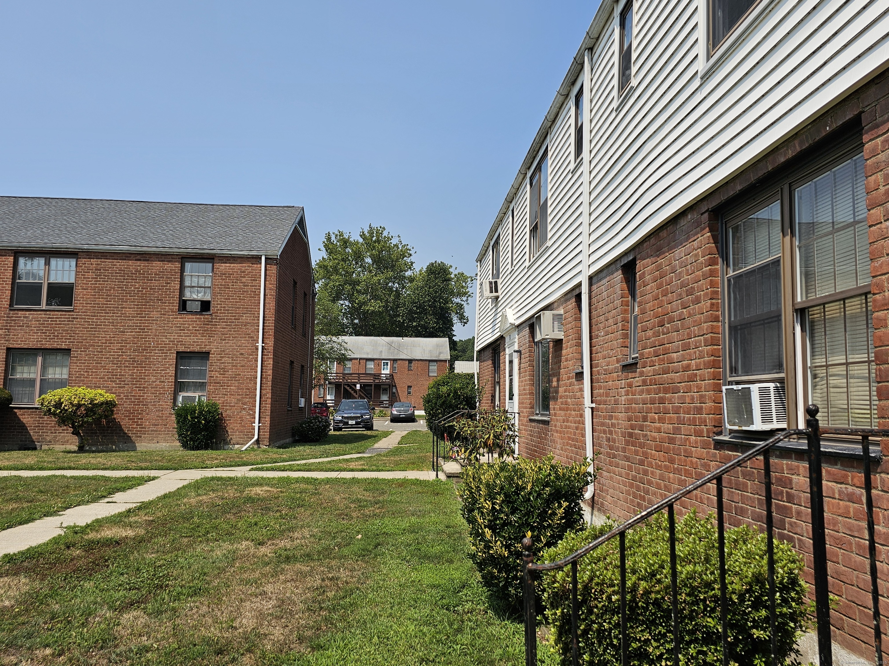 39 Nob Hill Circle B