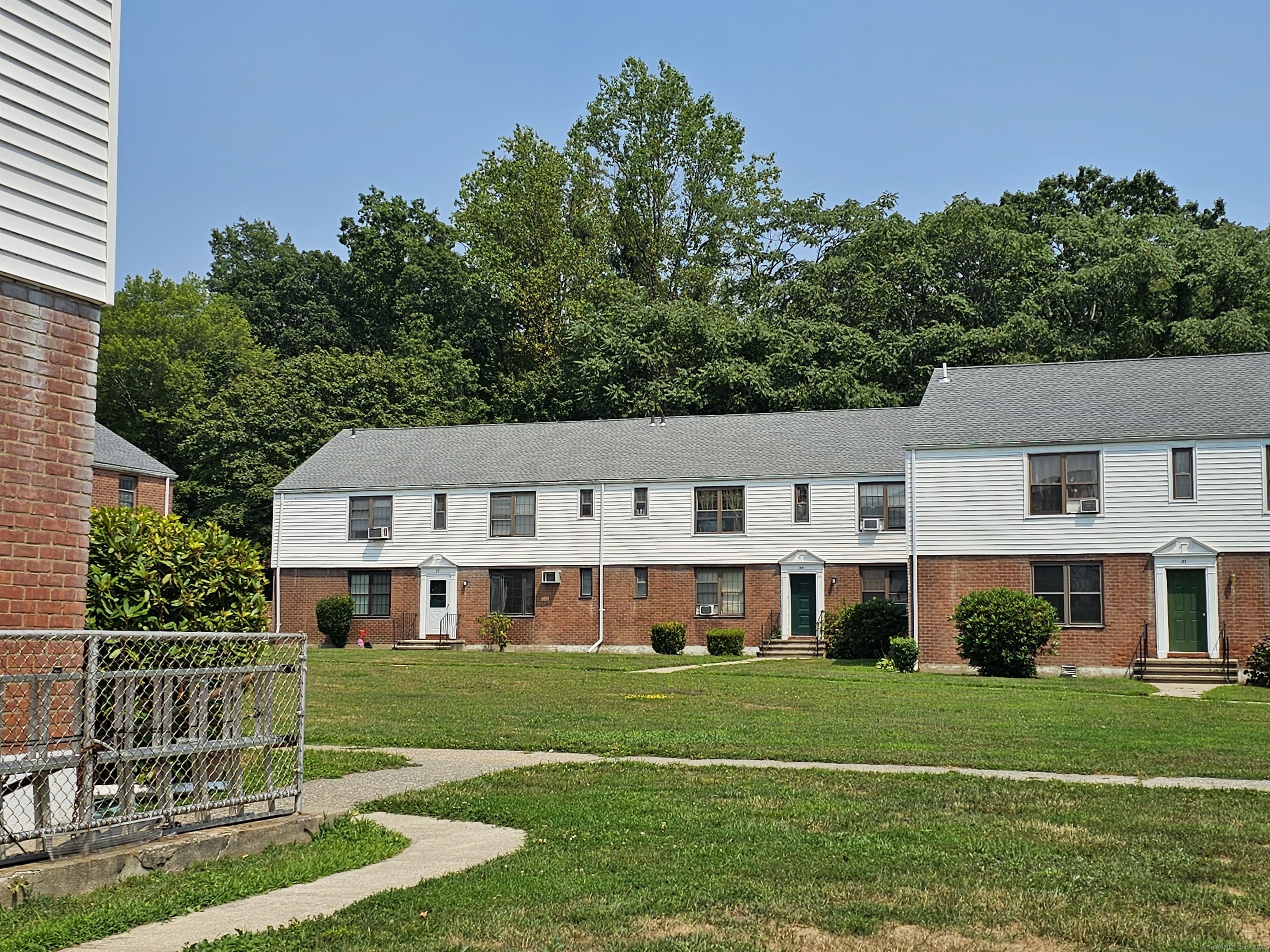 39 Nob Hill Circle B