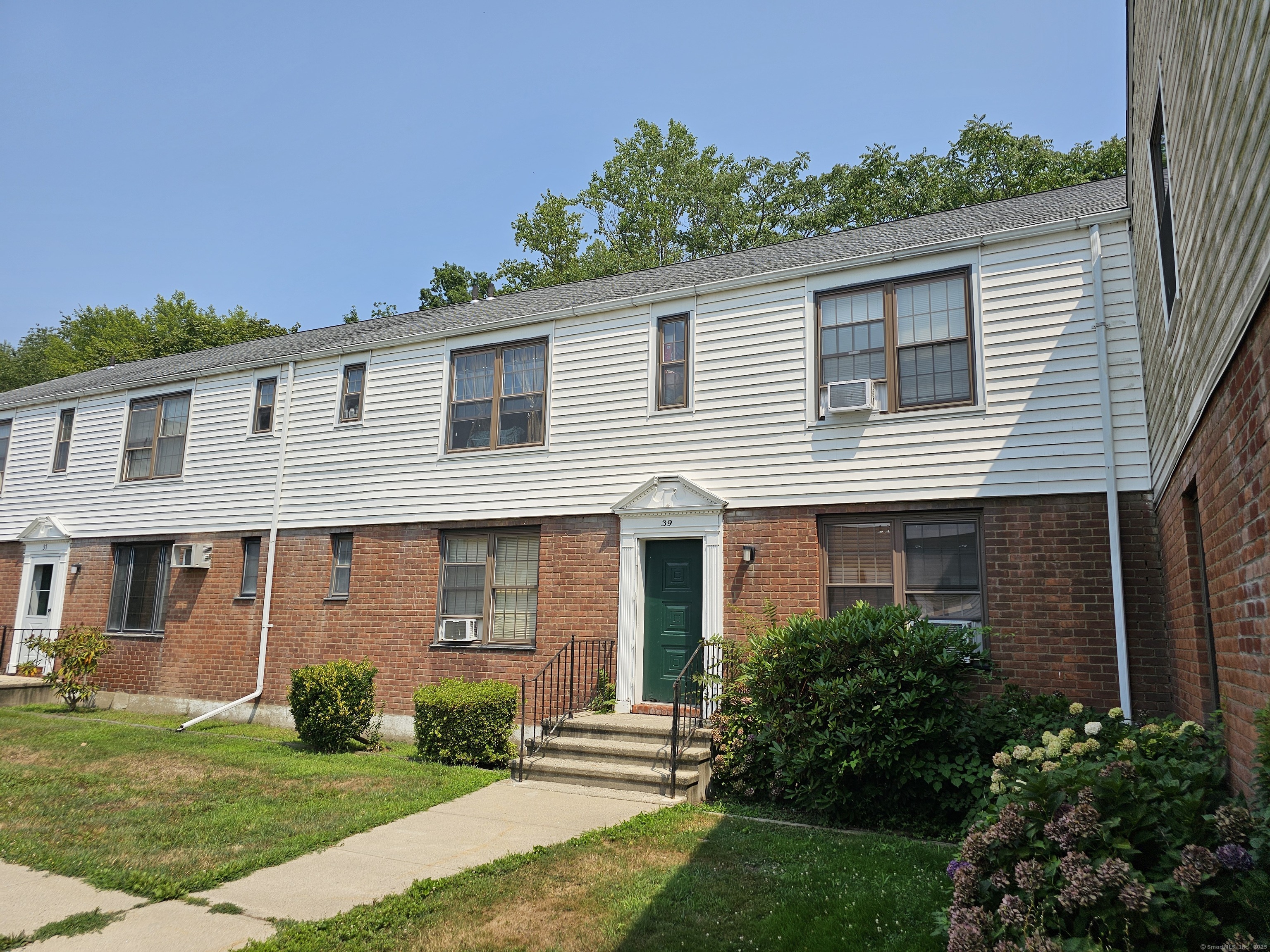 39 Nob Hill Circle B