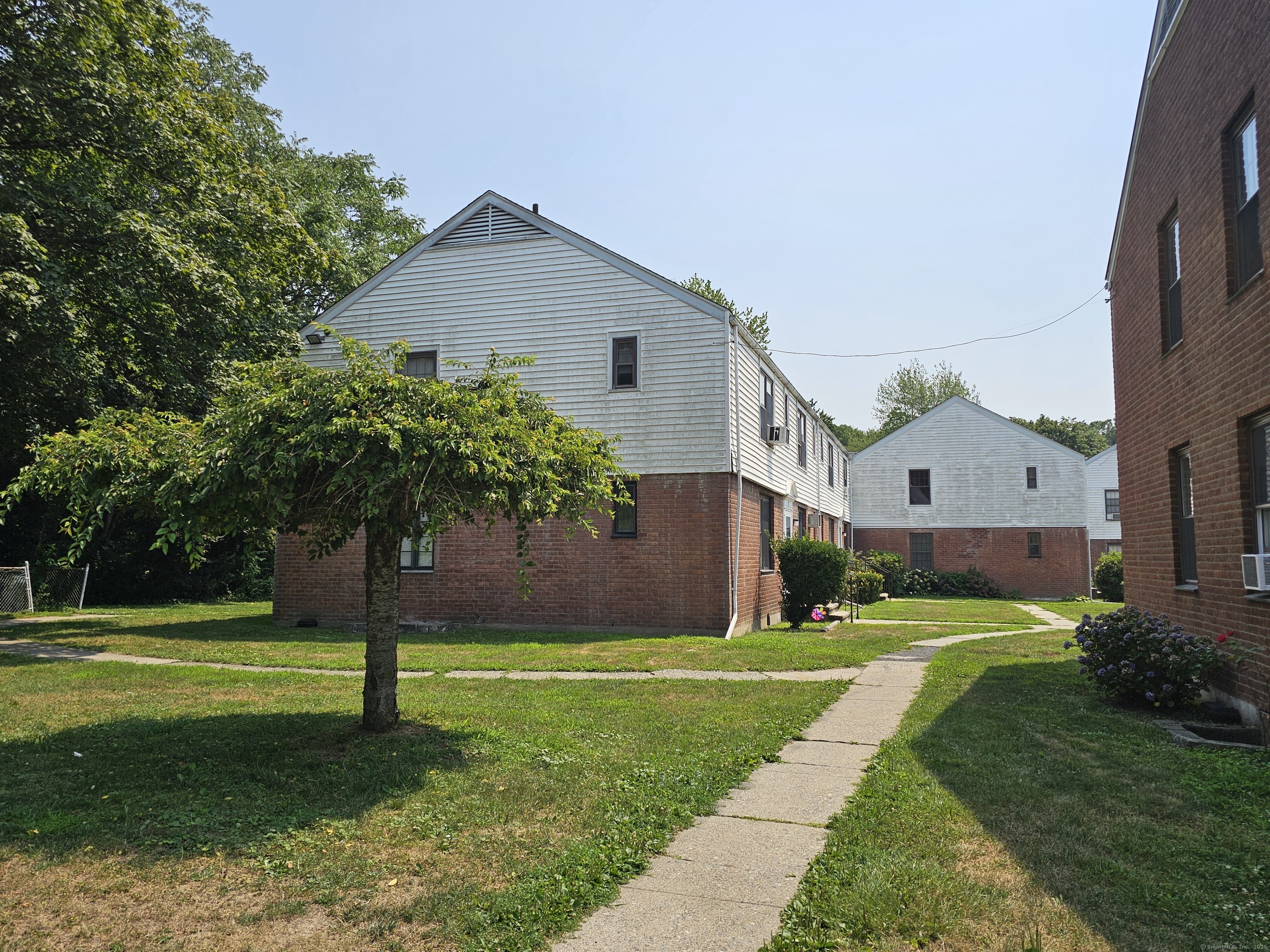 39 Nob Hill Circle B