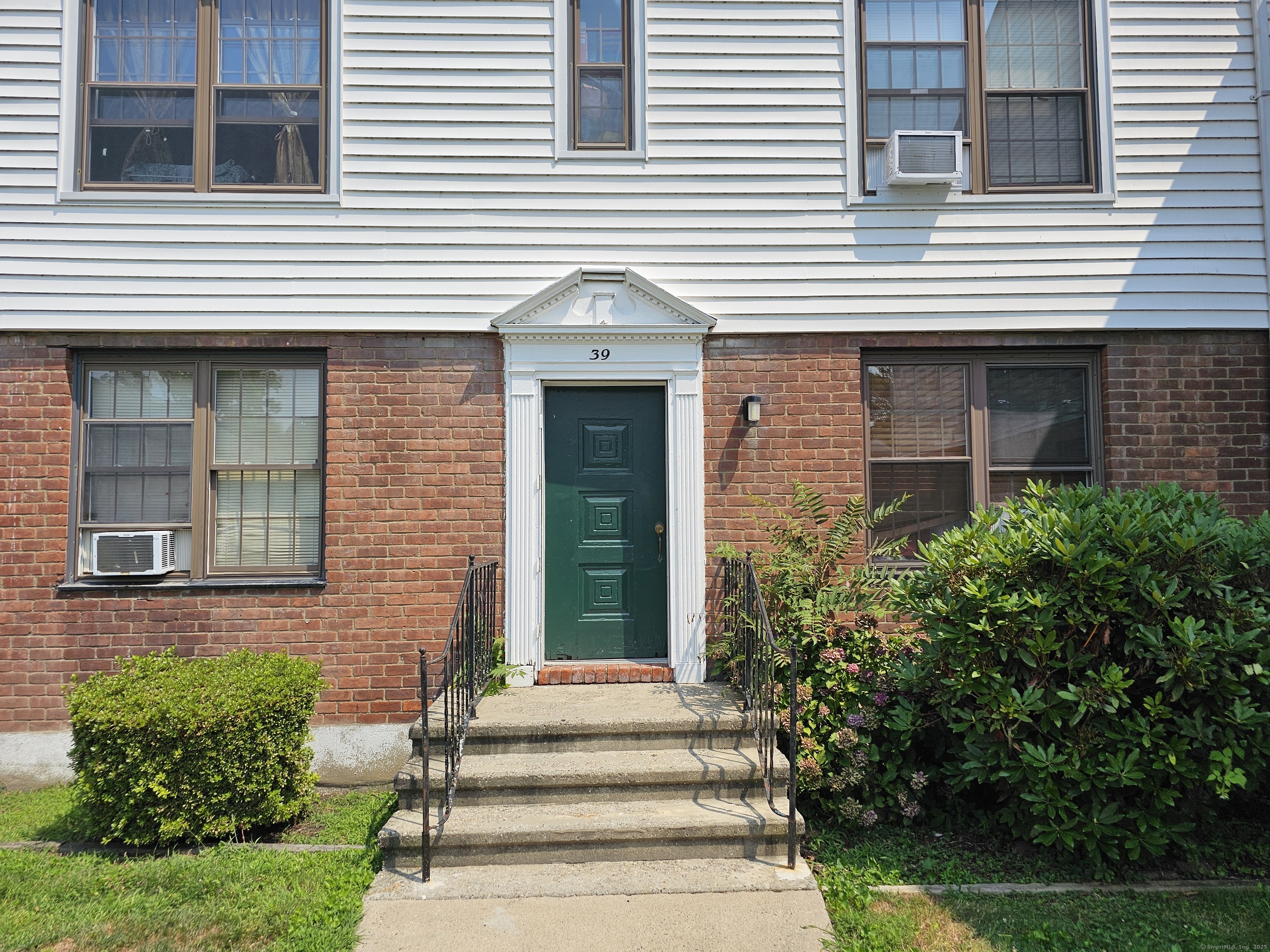 39 Nob Hill Circle B