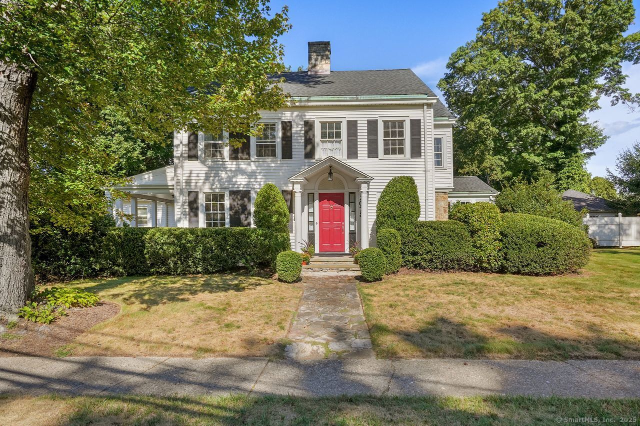 2078 Huntington Turnpike