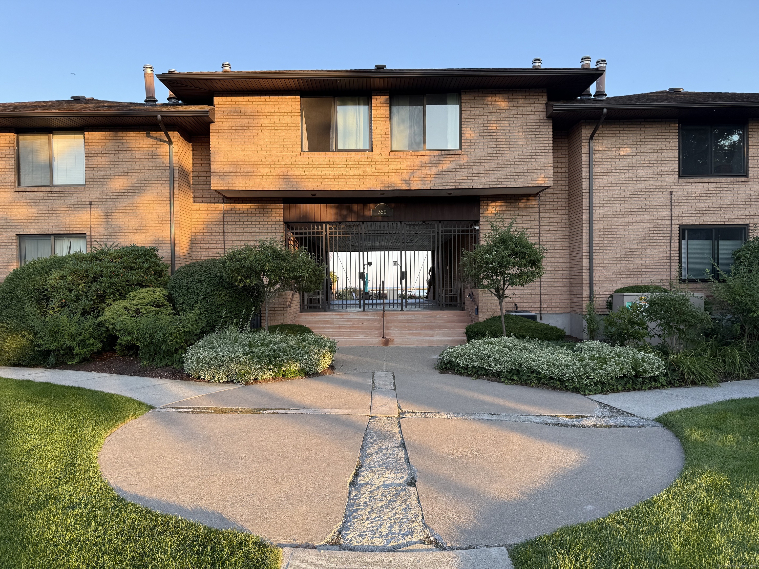 350 Grovers Avenue 1R