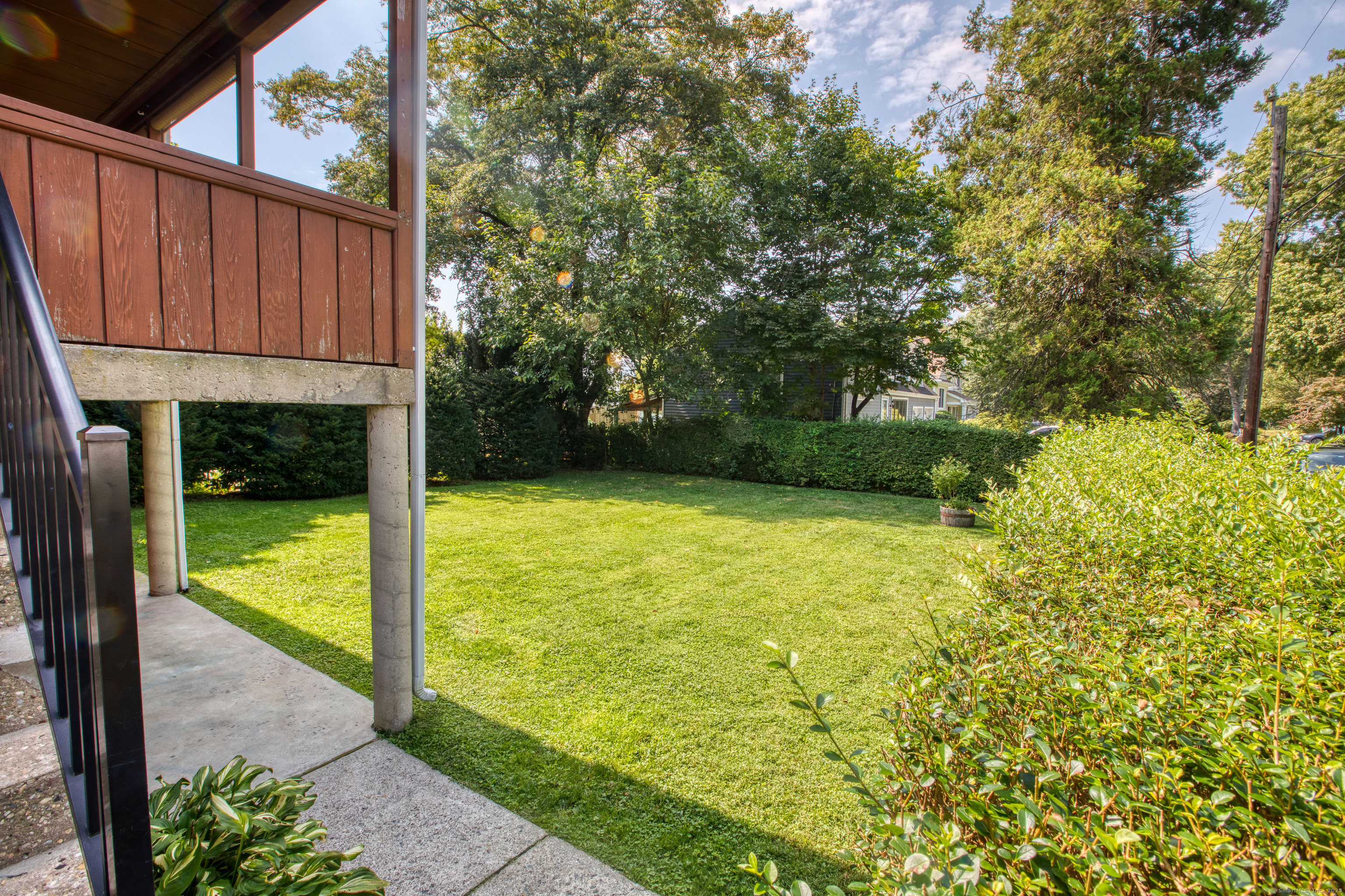 126 Pemberwick Road Right Side