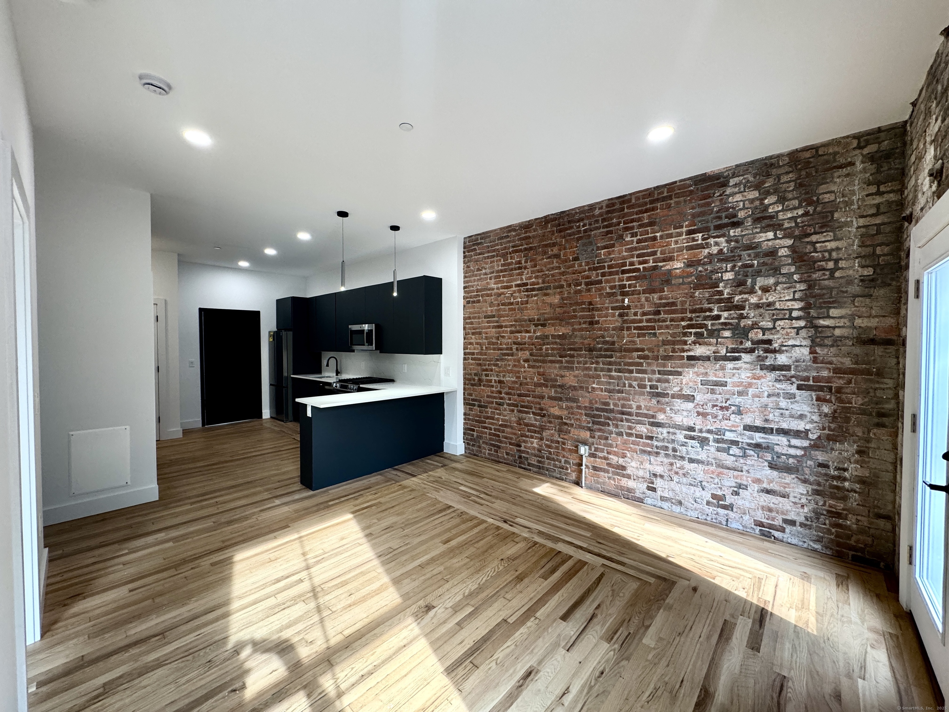 10 Commerce Street 2R
