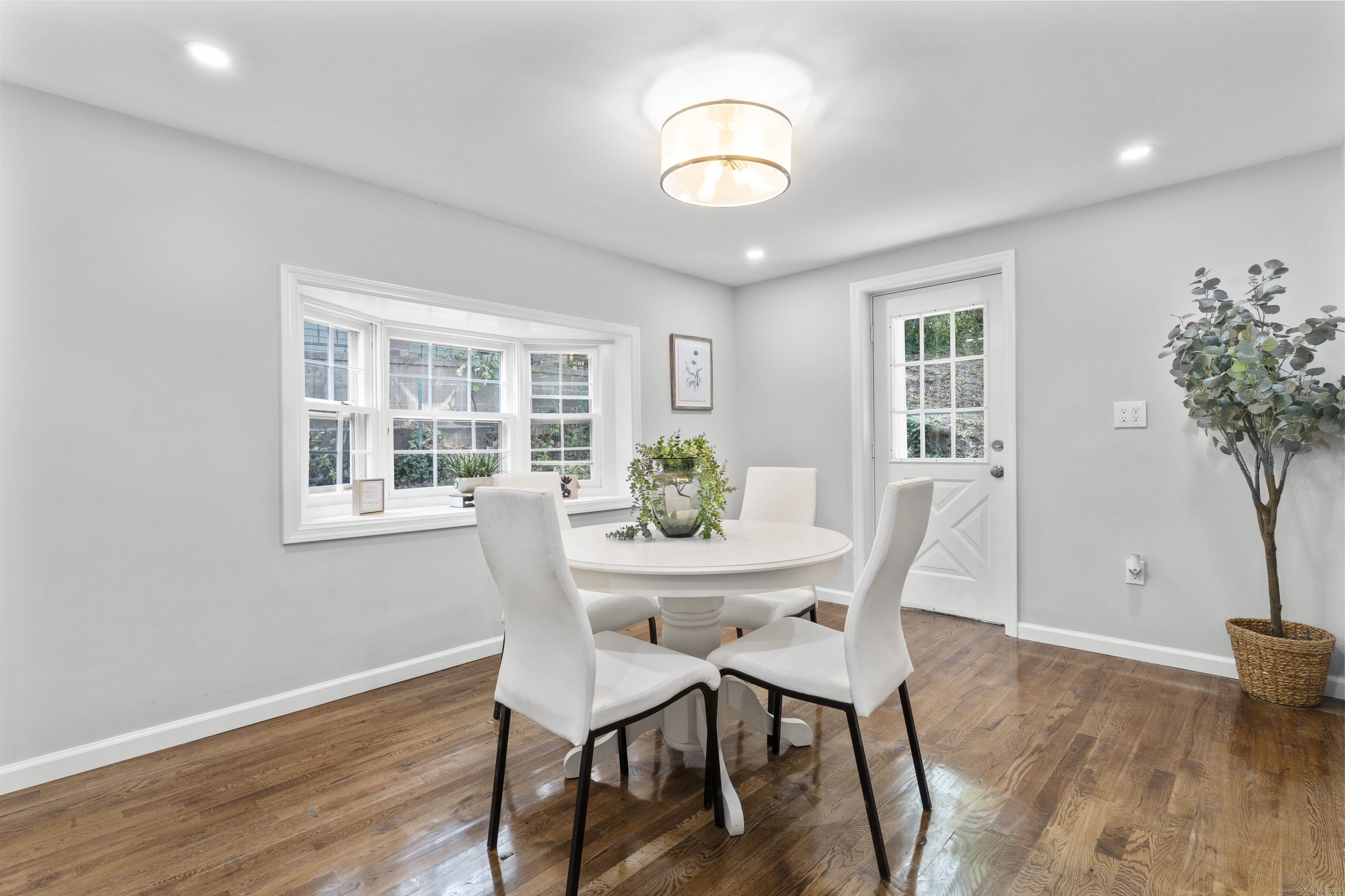 293 New Hanover Avenue