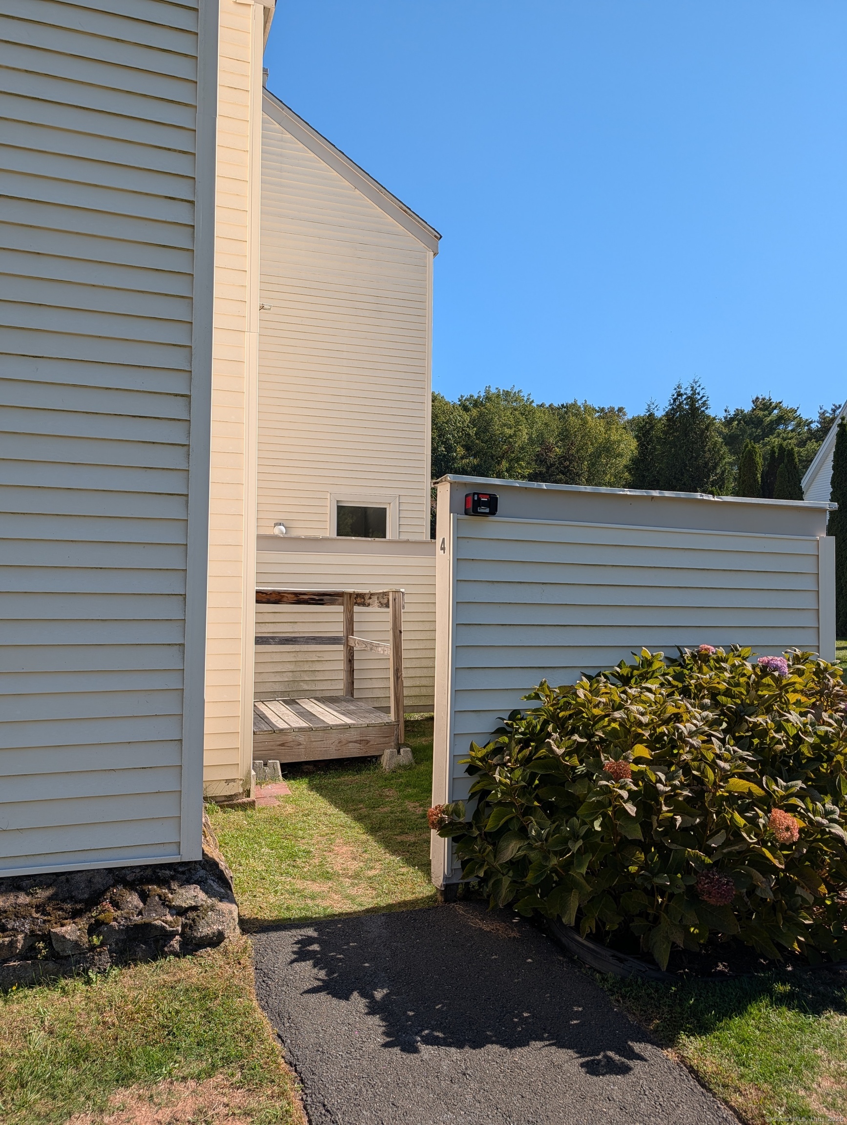 226 Laurel Street APT 4