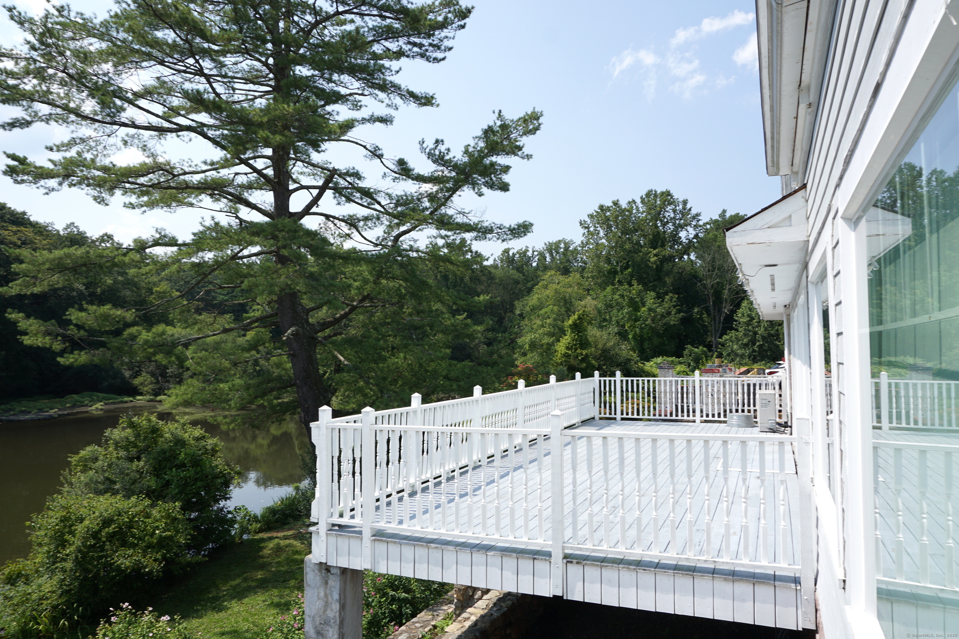 1086 Long Ridge Road Right