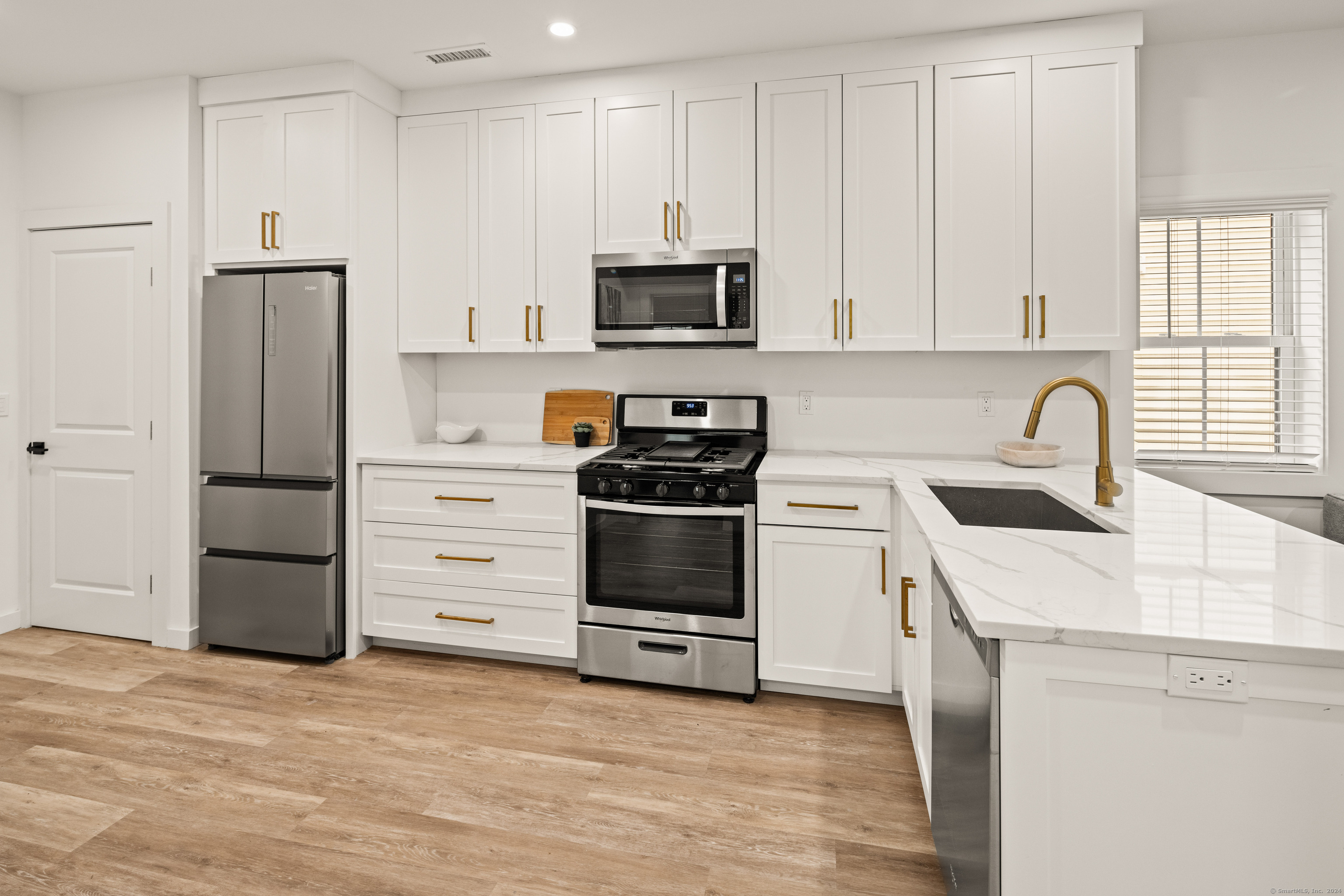 211 Ferry Blvd Boulevard 202