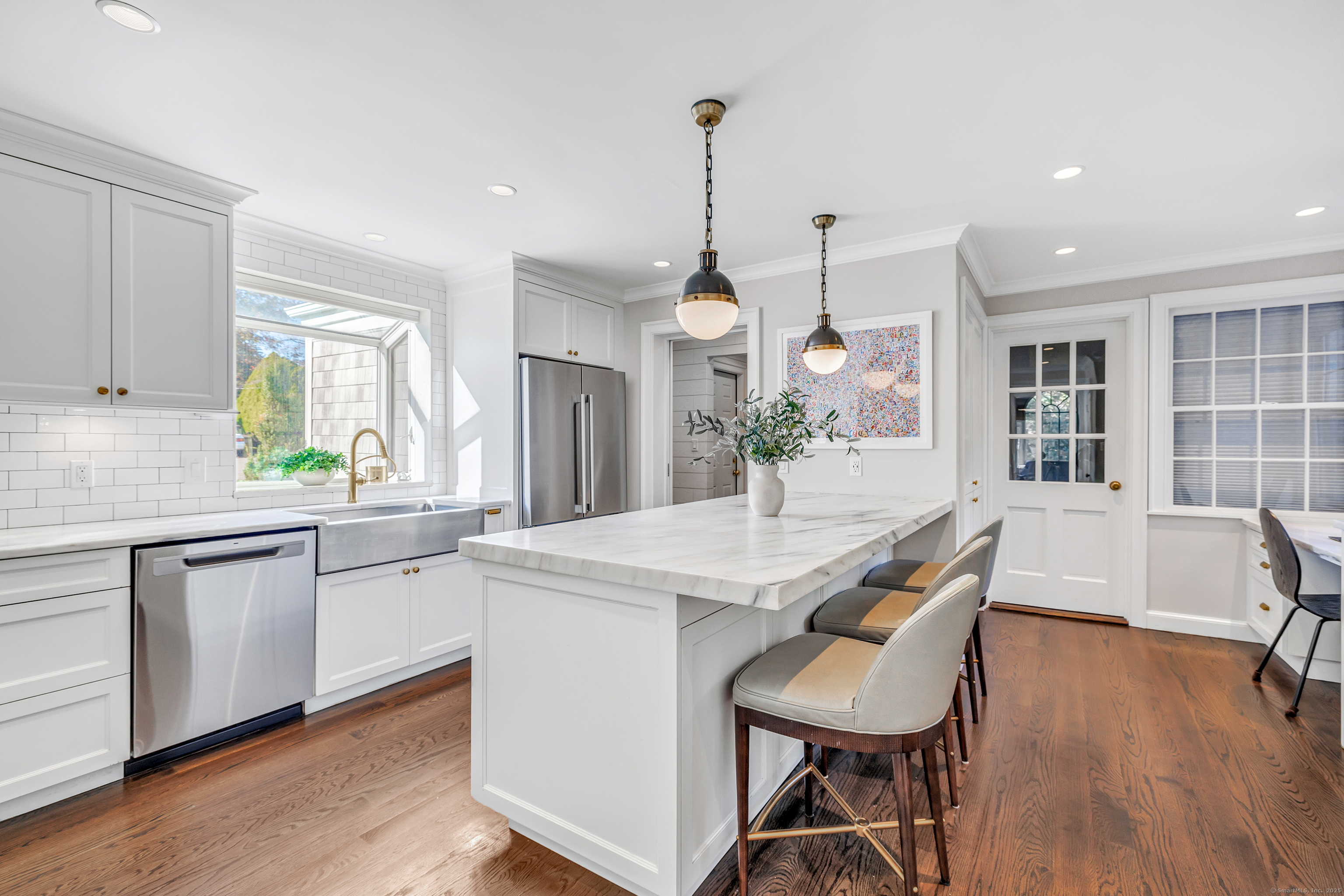 576 Bridgeview Place