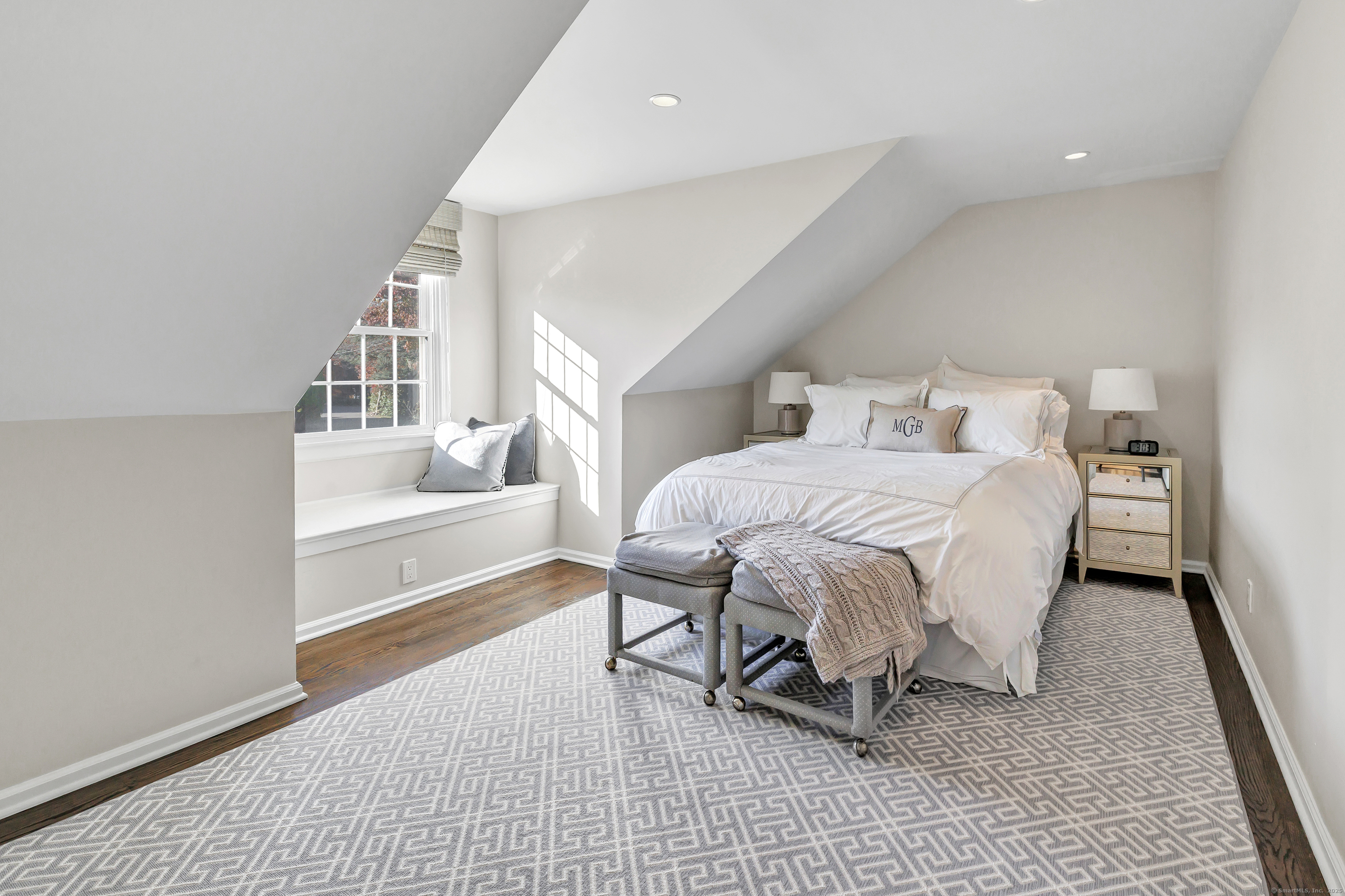 576 Bridgeview Place