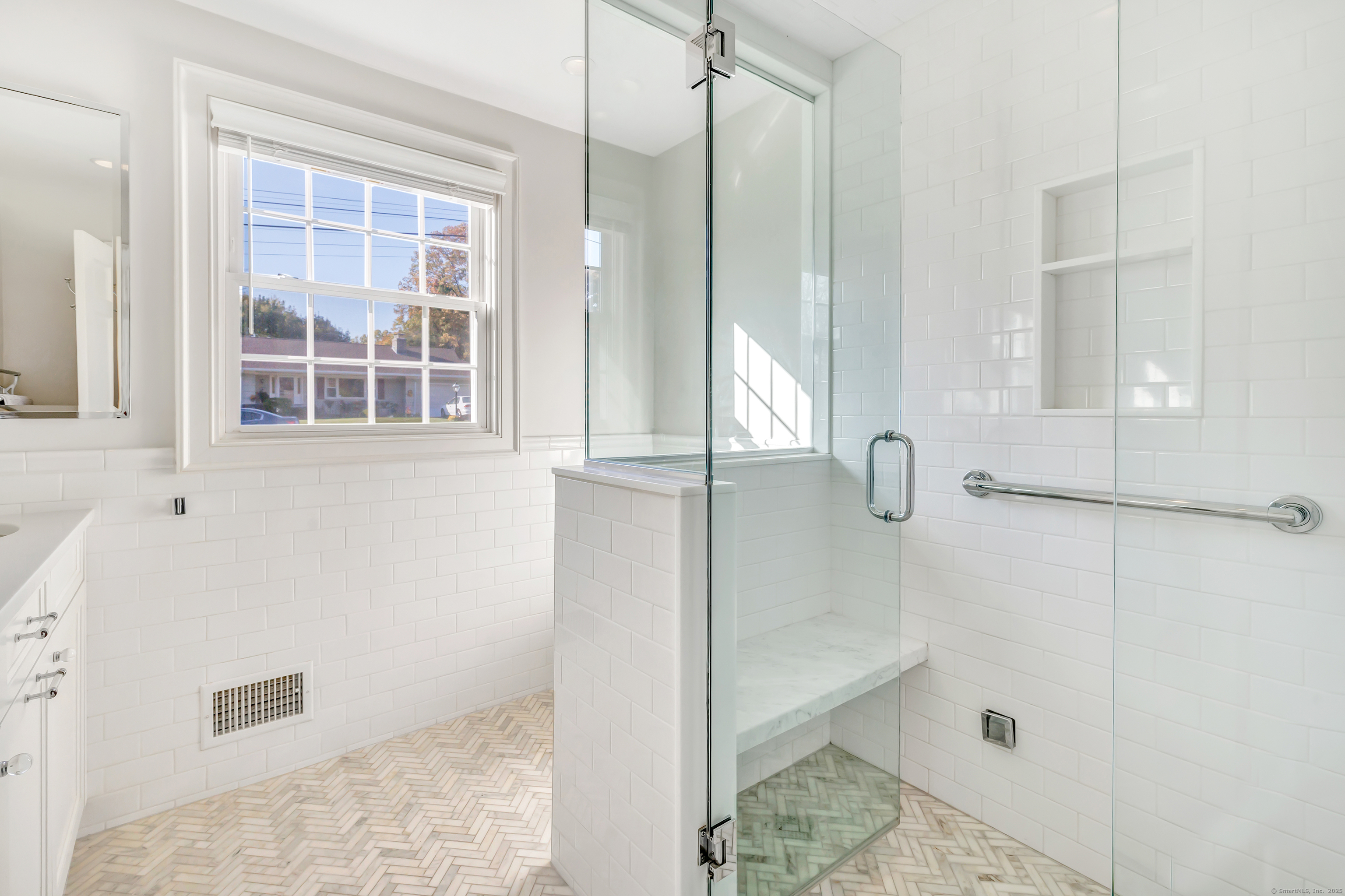 576 Bridgeview Place