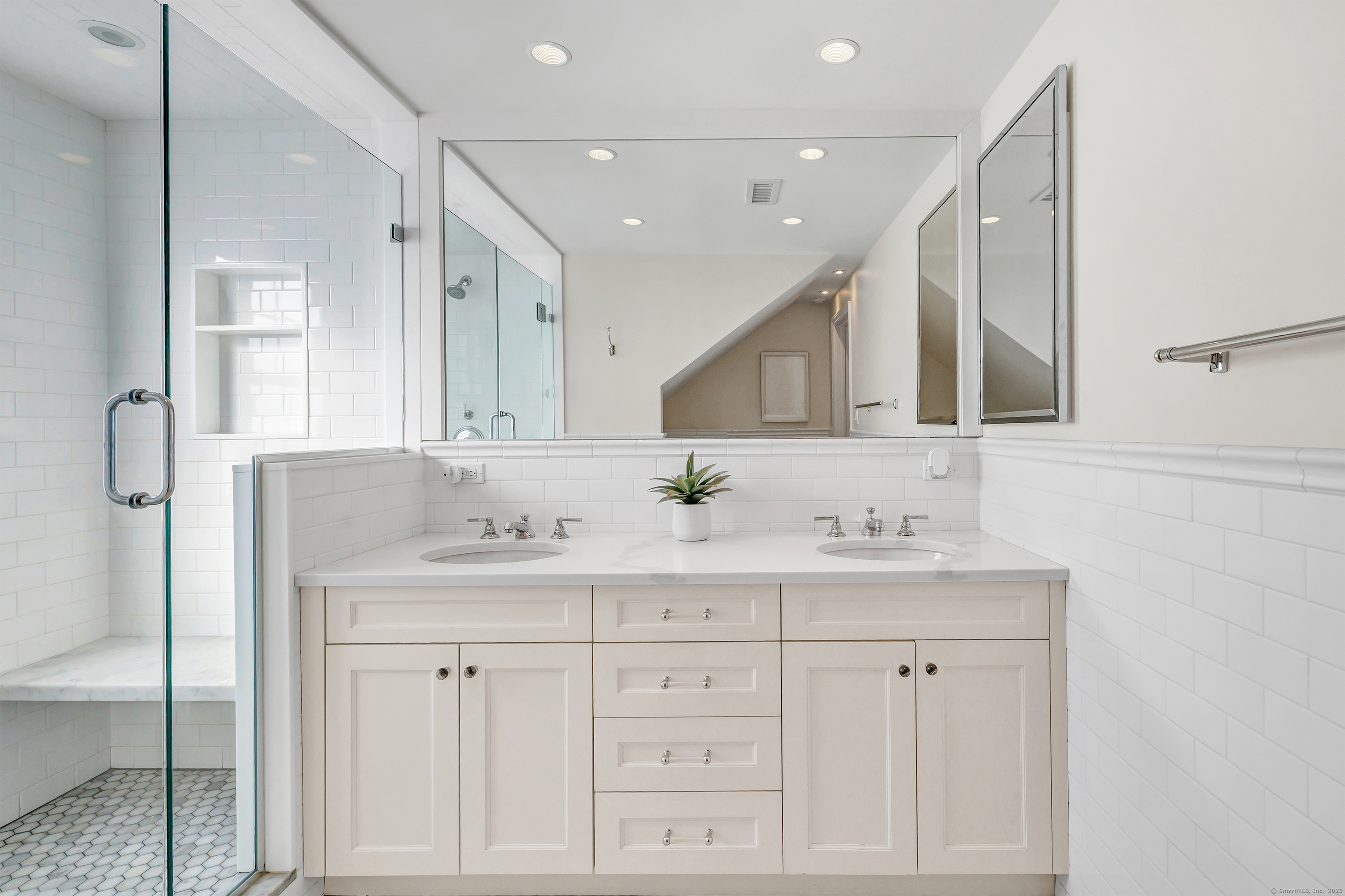 576 Bridgeview Place