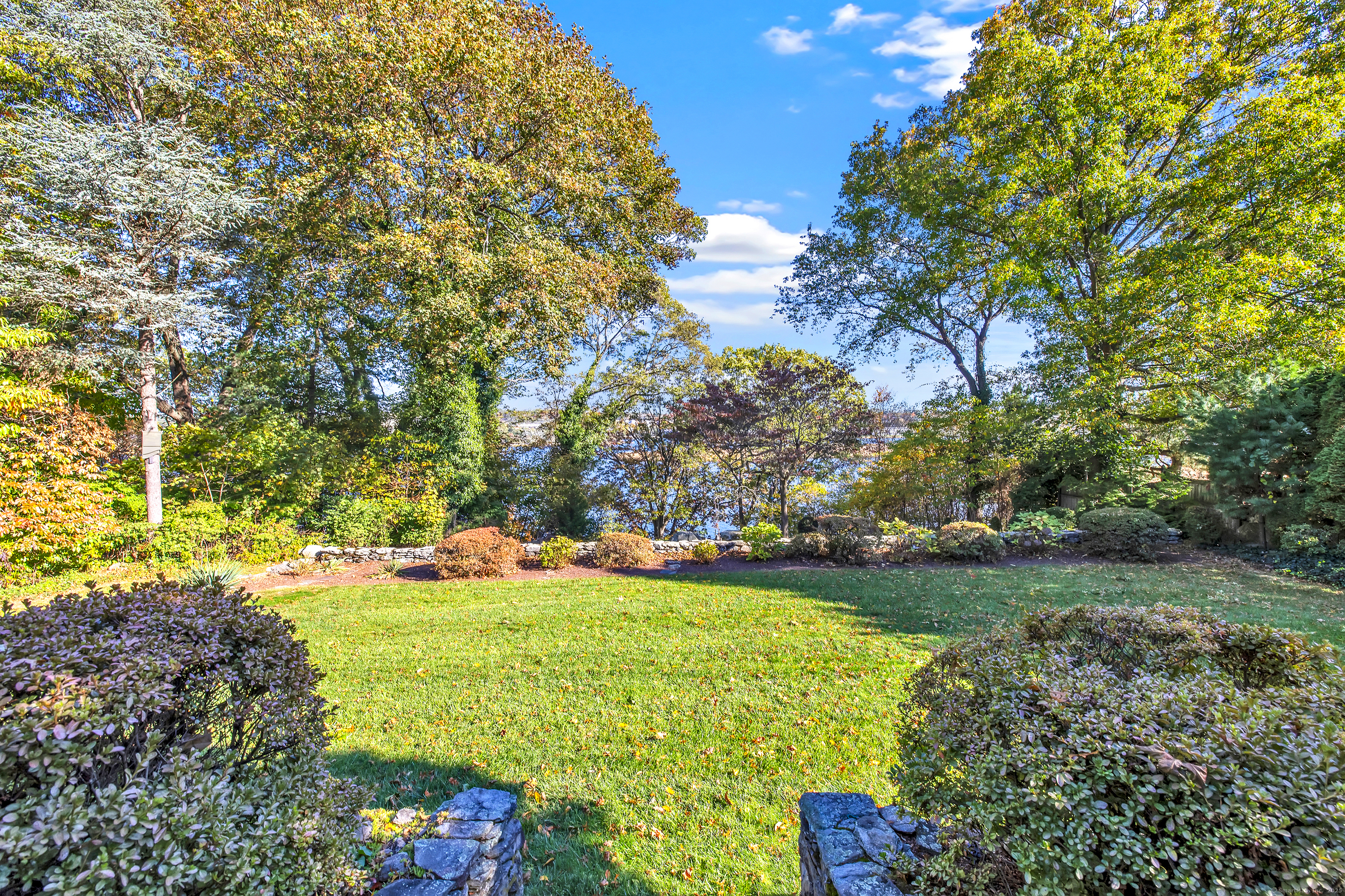 576 Bridgeview Place