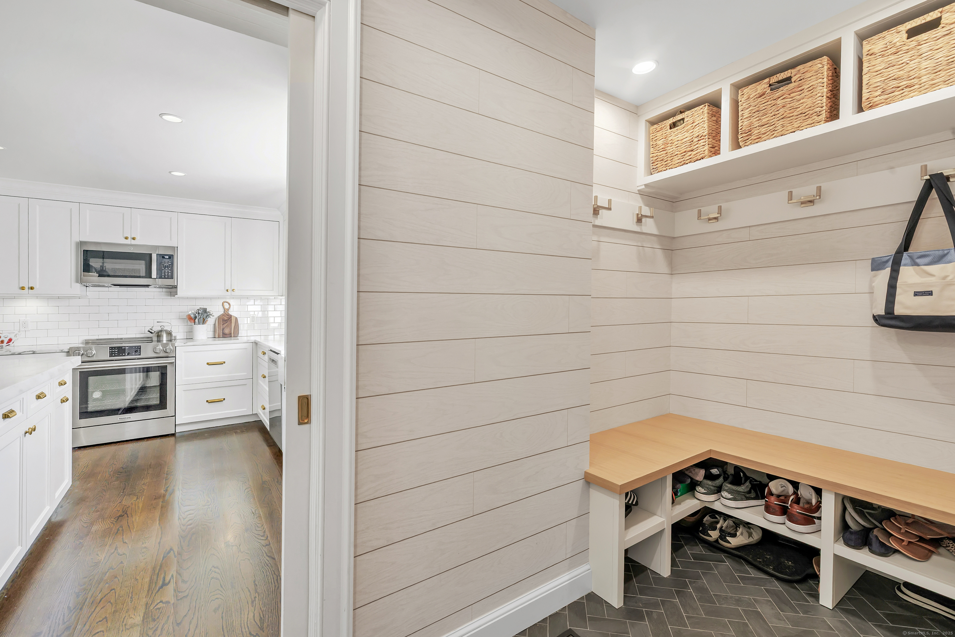 576 Bridgeview Place