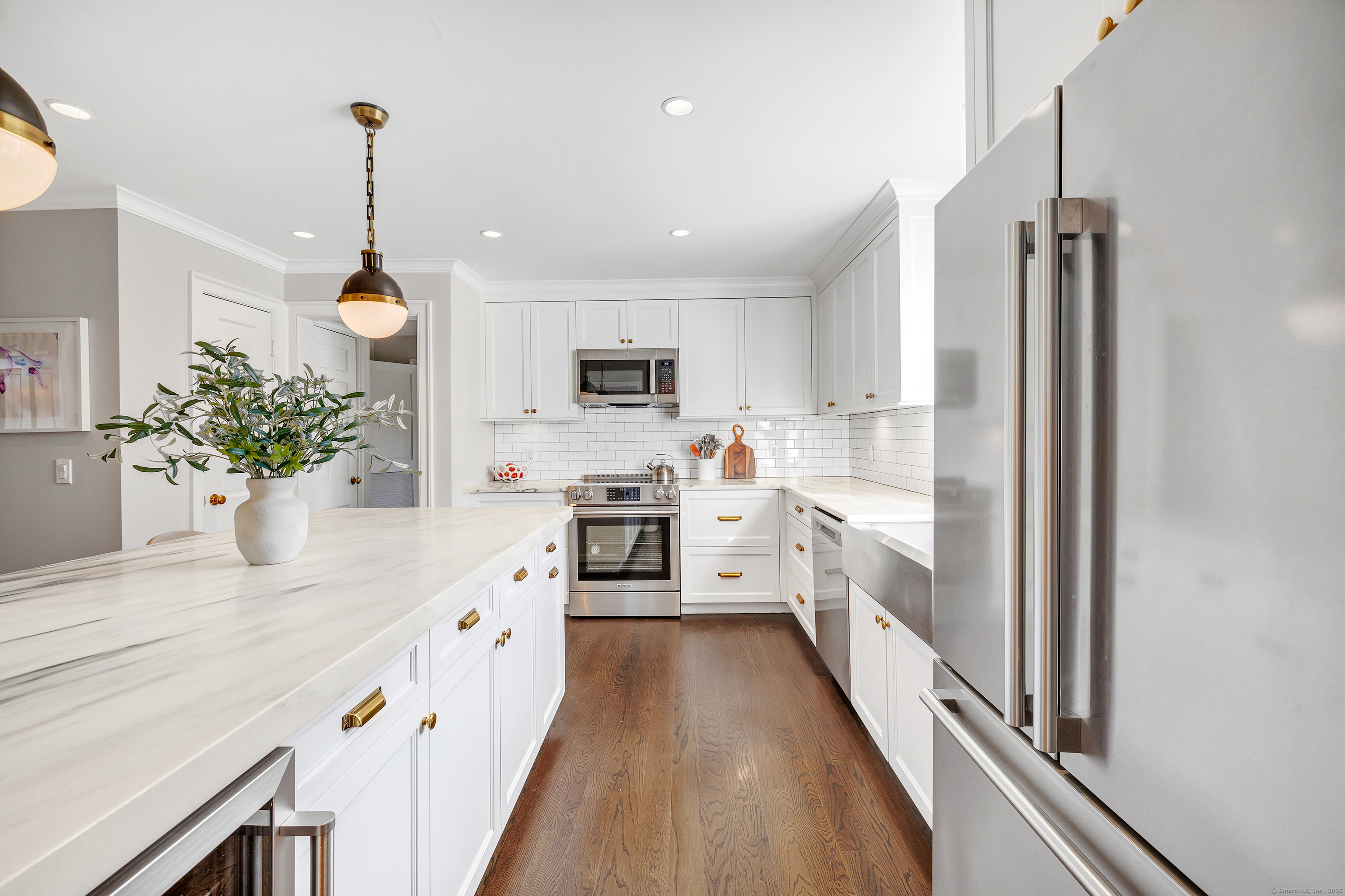 576 Bridgeview Place