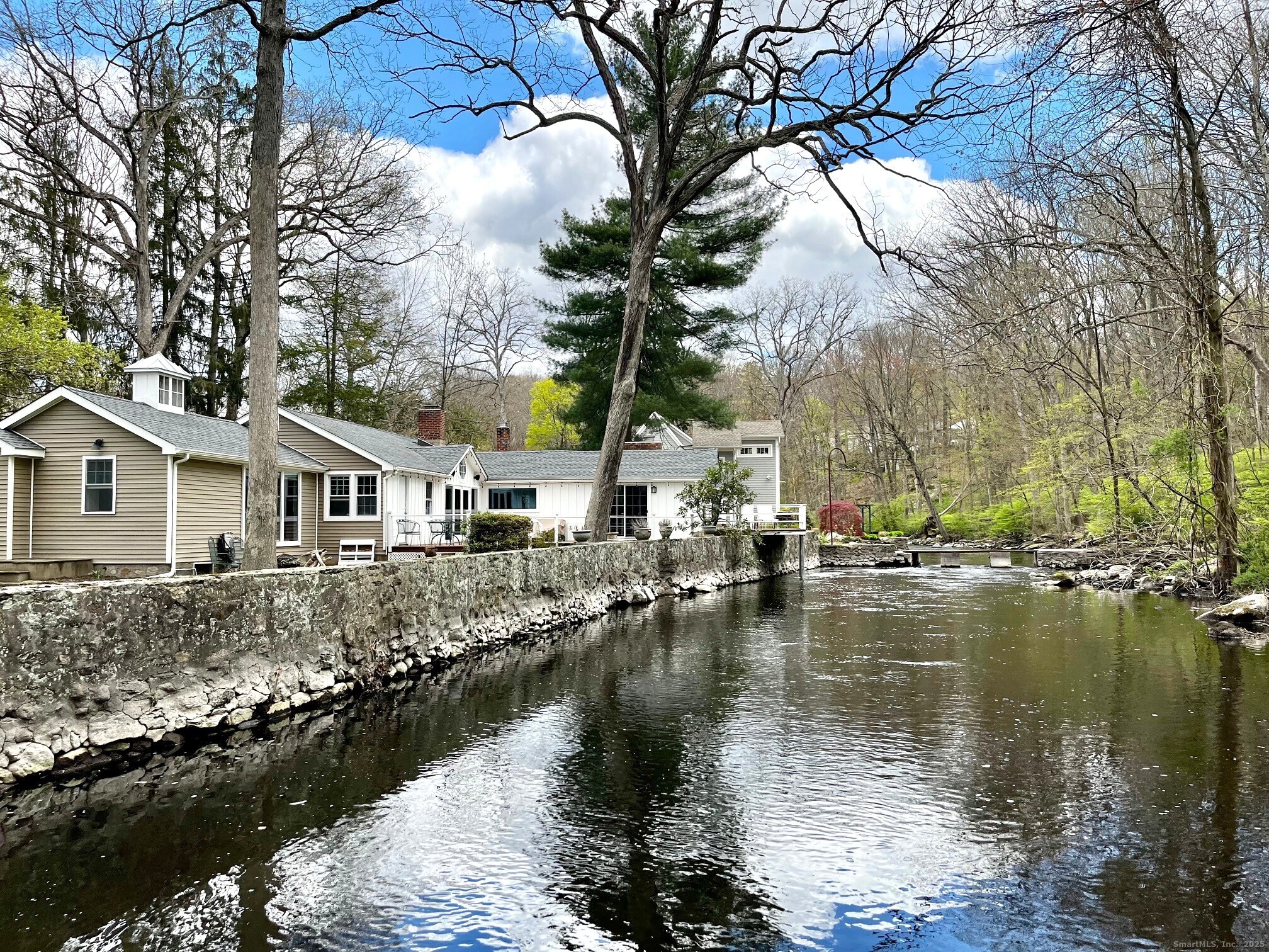 83 Maltbie Avenue