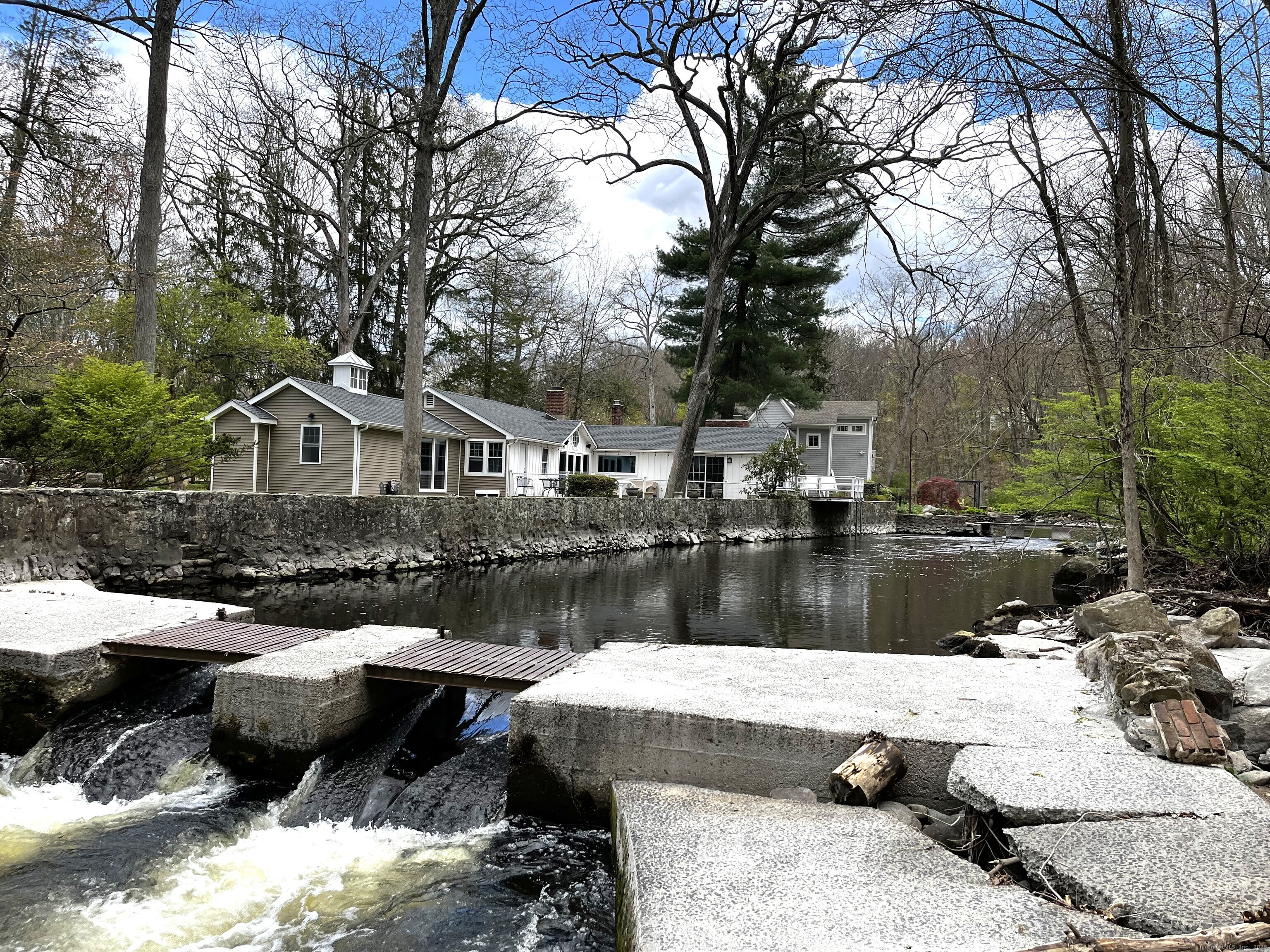 83 Maltbie Avenue