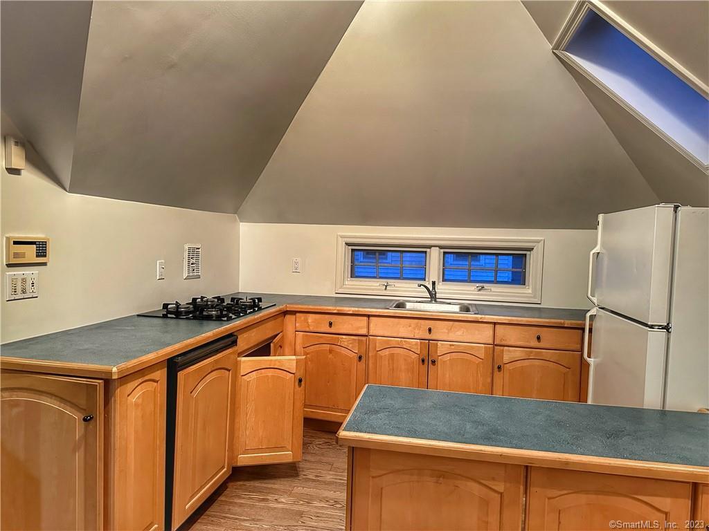 546 West Taft Avenue