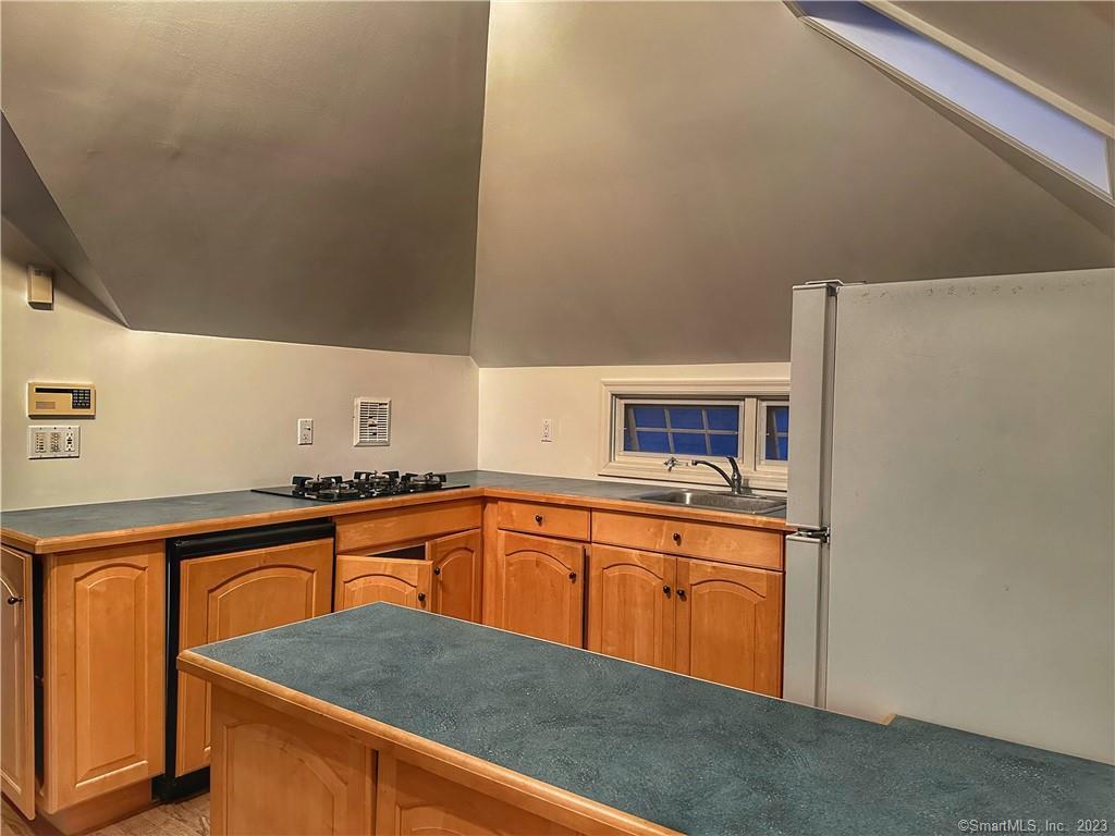 546 West Taft Avenue