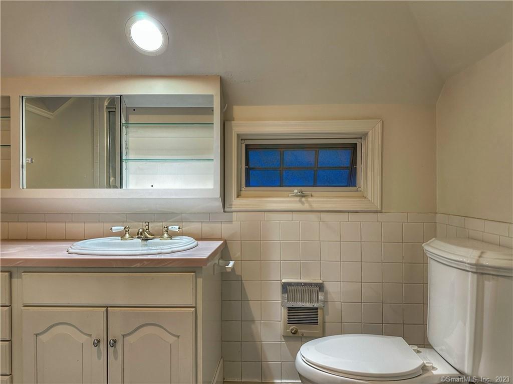 546 West Taft Avenue