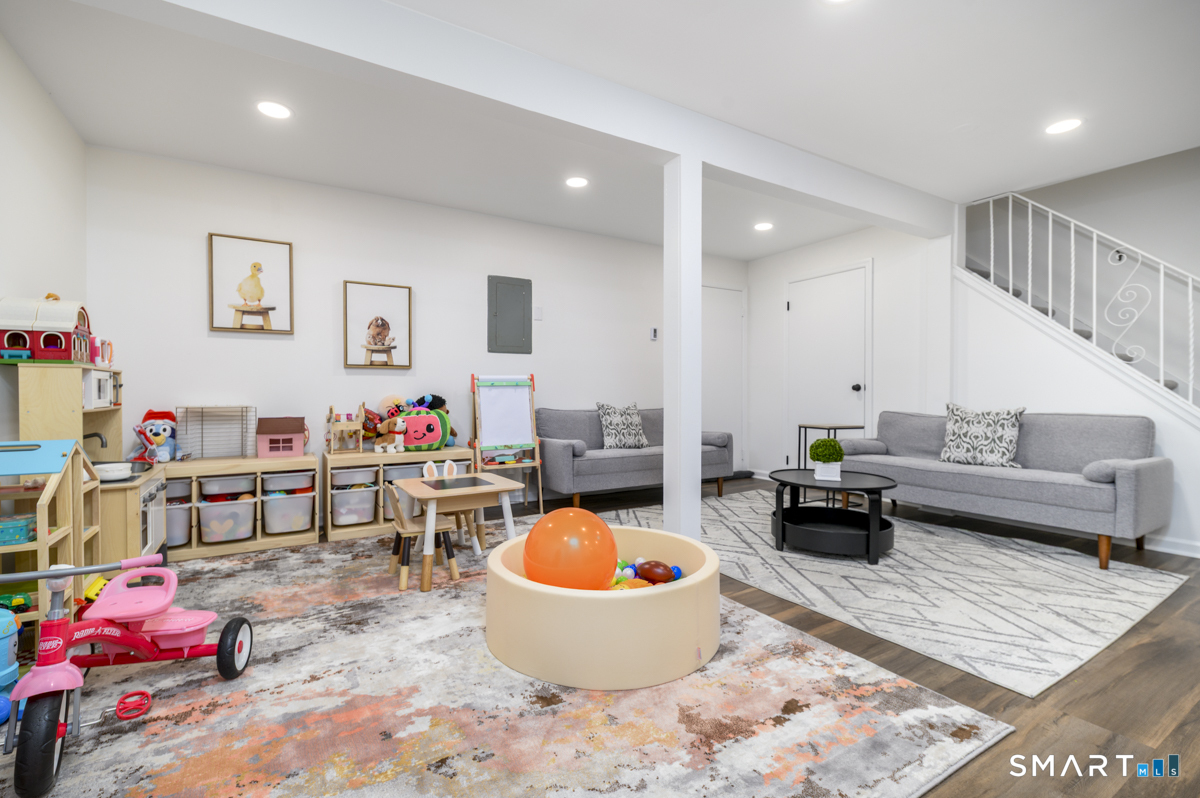 69 Maple Tree Avenue APT 2