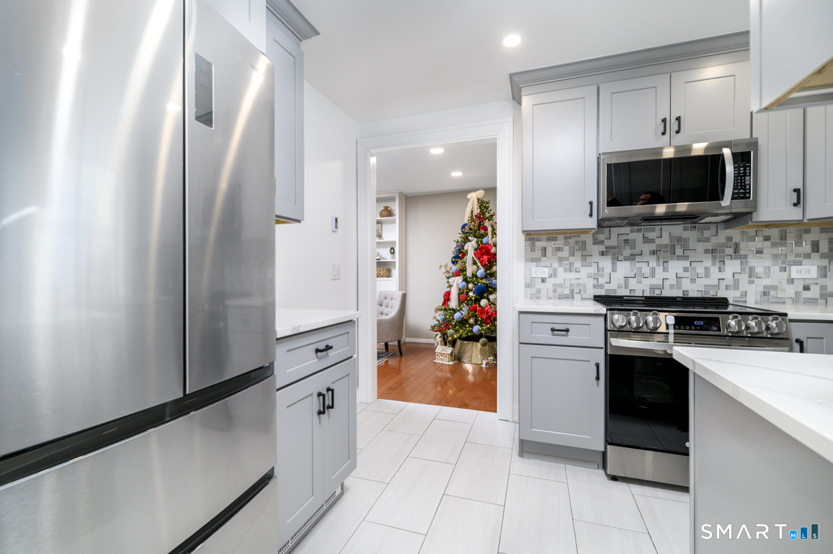 69 Maple Tree Avenue APT 2