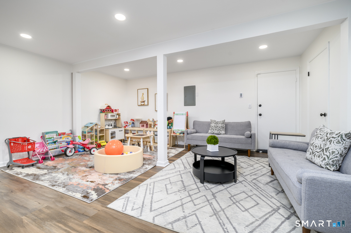69 Maple Tree Avenue APT 2