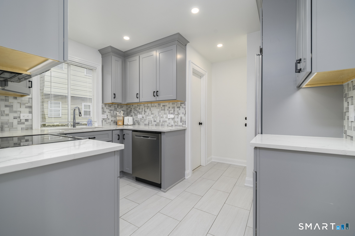 69 Maple Tree Avenue APT 2